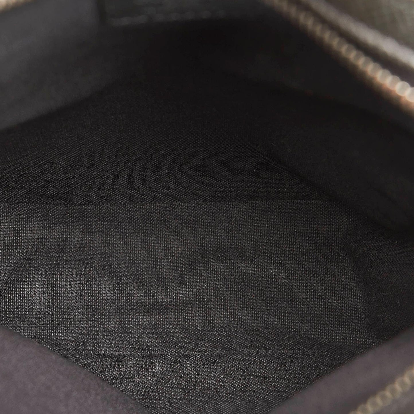 Louis Vuitton Taiga Dimitri (SHG-31714)