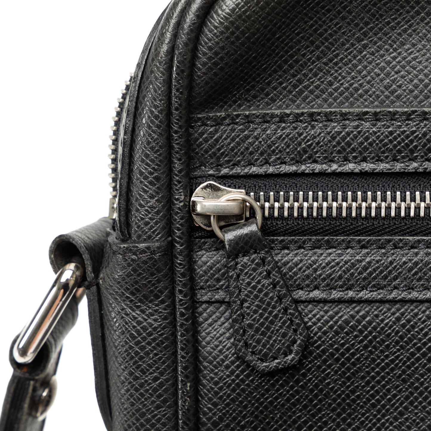 Louis Vuitton Taiga Dimitri (SHG-IIYDM1)