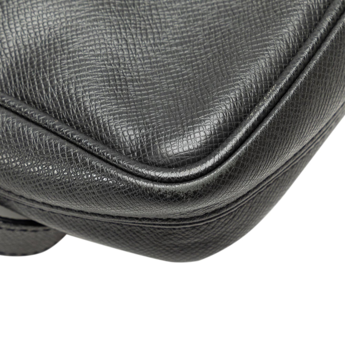 Louis Vuitton Taiga Dimitri (SHG-IIYDM1)