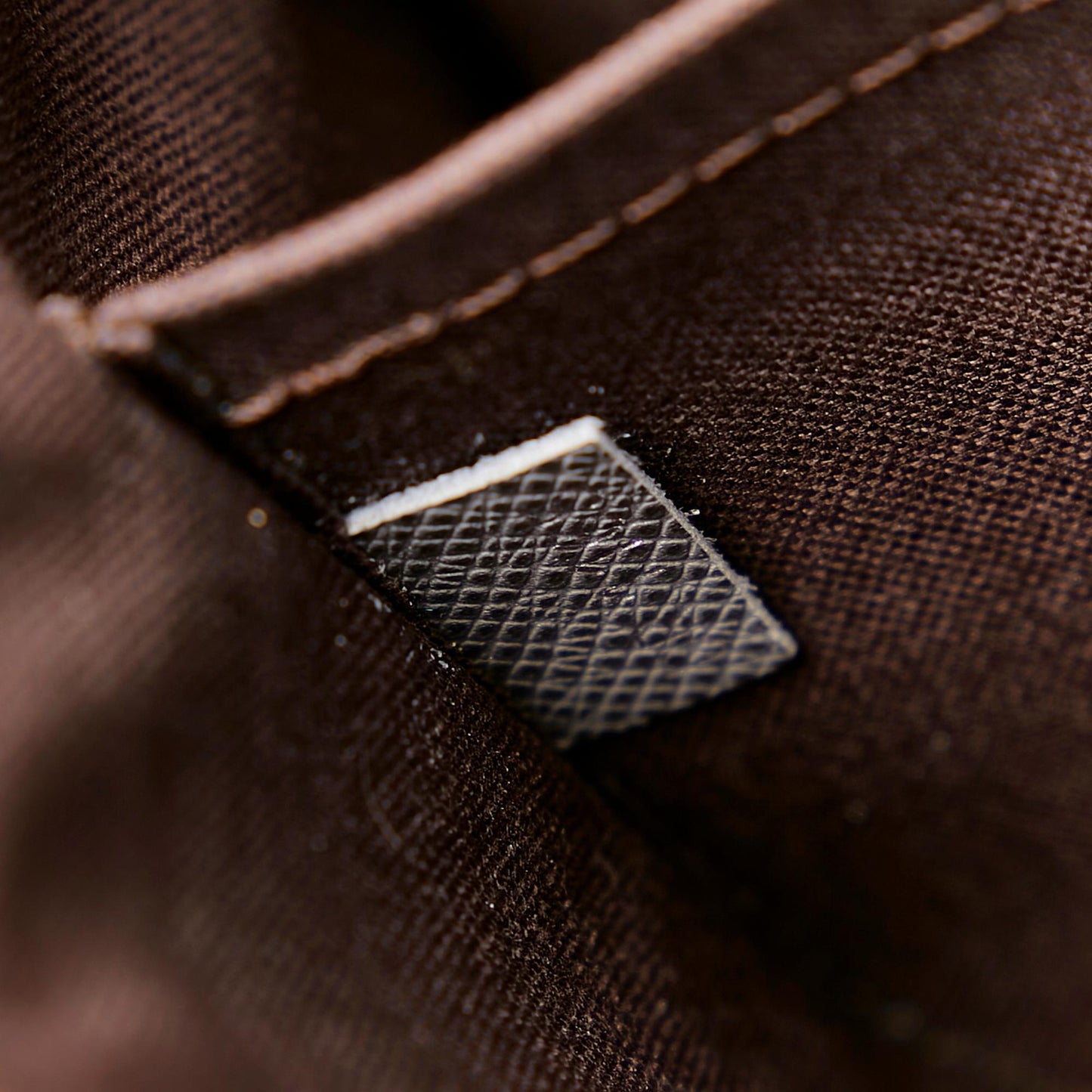 Louis Vuitton Taiga Grigori PM (SHG-29887)