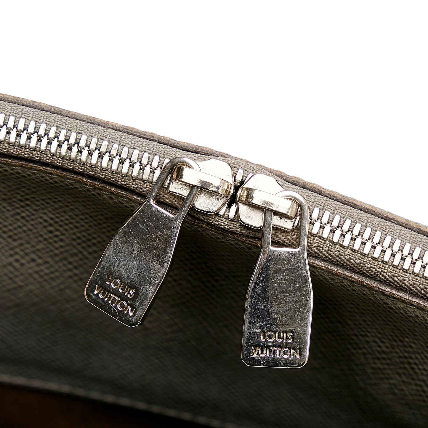Louis Vuitton Taiga Grigori PM (SHG-29887)