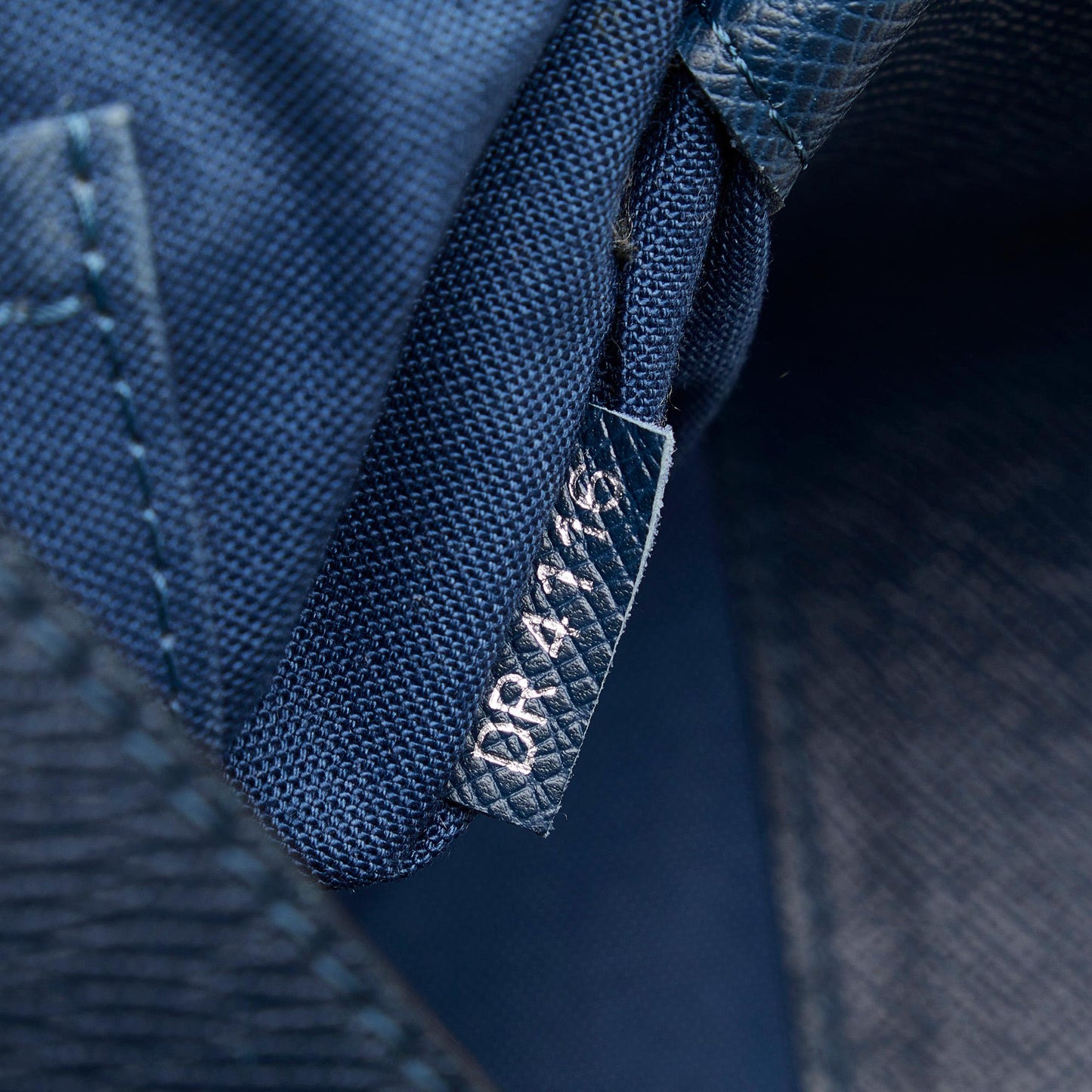 Louis Vuitton Taiga Grigori PM (SHG-cPy5oW)