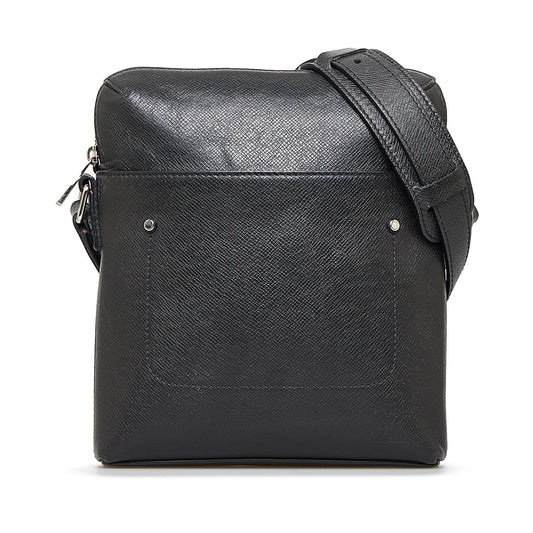 Louis Vuitton Taiga Grigori Pochette (SHG-IVvLdx)