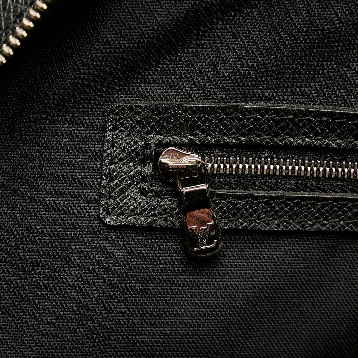Louis Vuitton Taiga Igor Briefcase (SHG-35204)