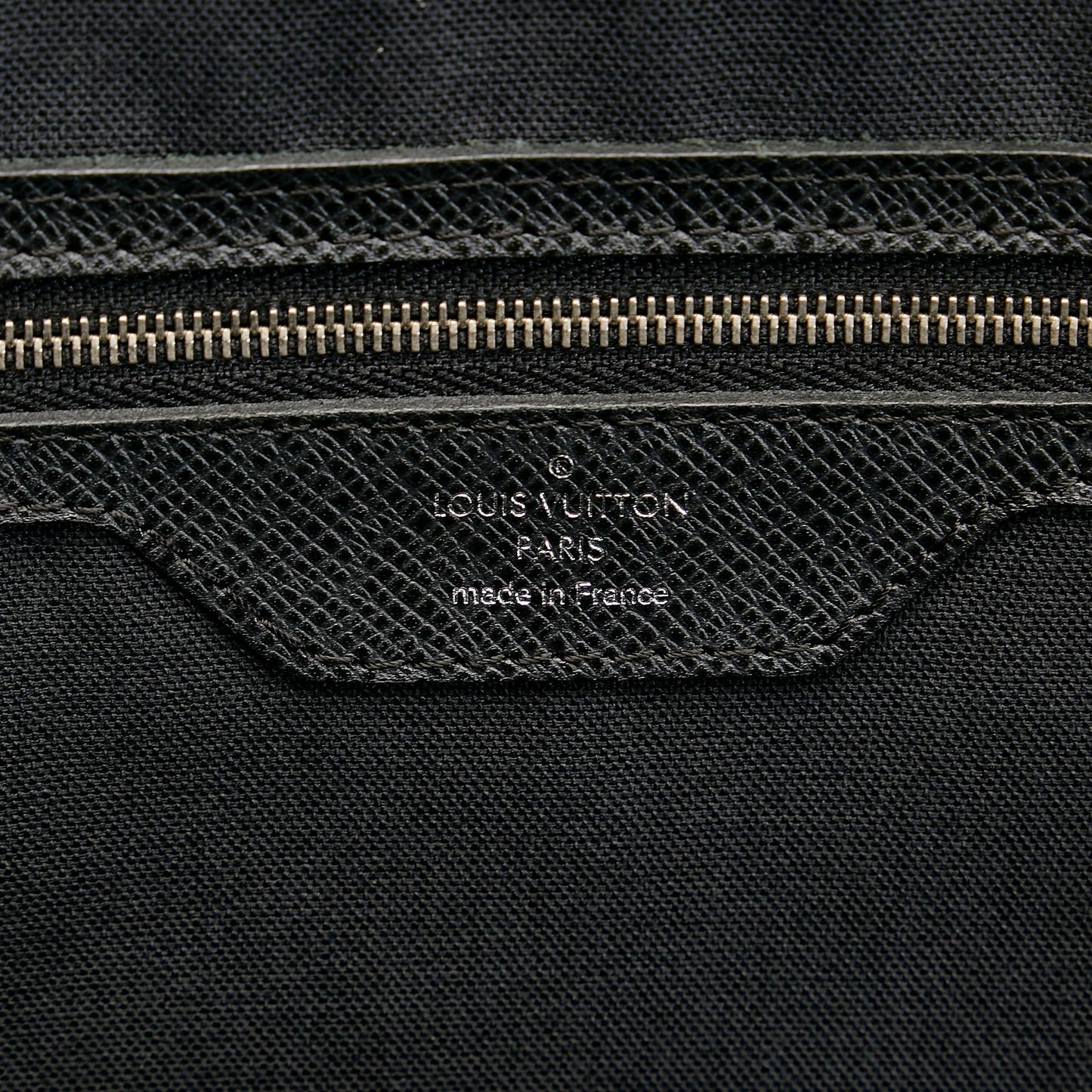 Louis Vuitton Taiga Igor Briefcase (SHG-35204)