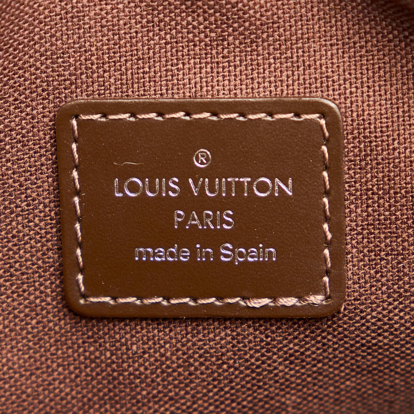 Louis Vuitton Taiga Kaluga Clutch Bag (SHG-28945)