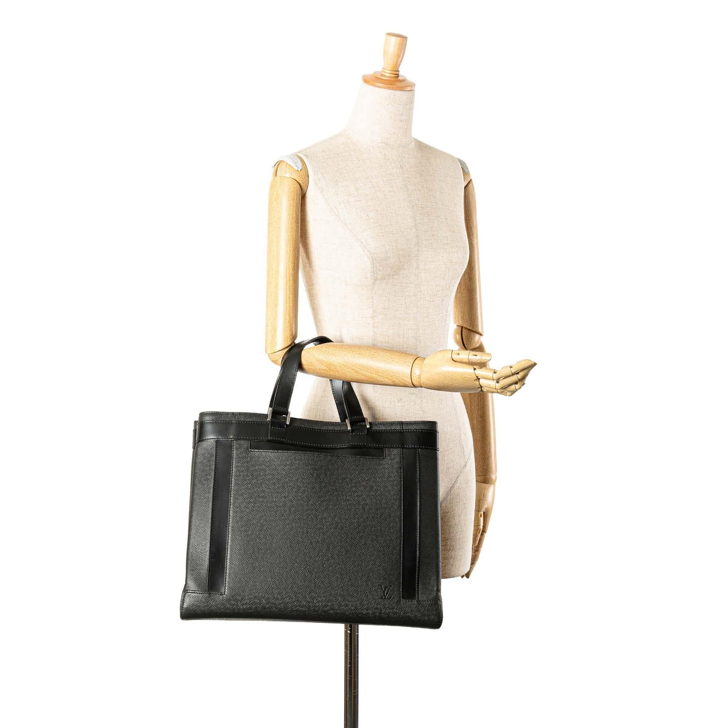 Louis Vuitton Taiga Kasbek PM