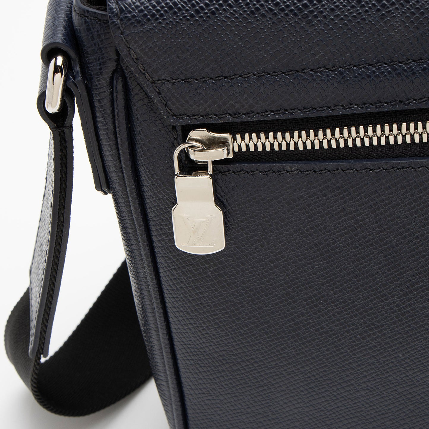 Louis Vuitton Taiga Leather District PM Messenger