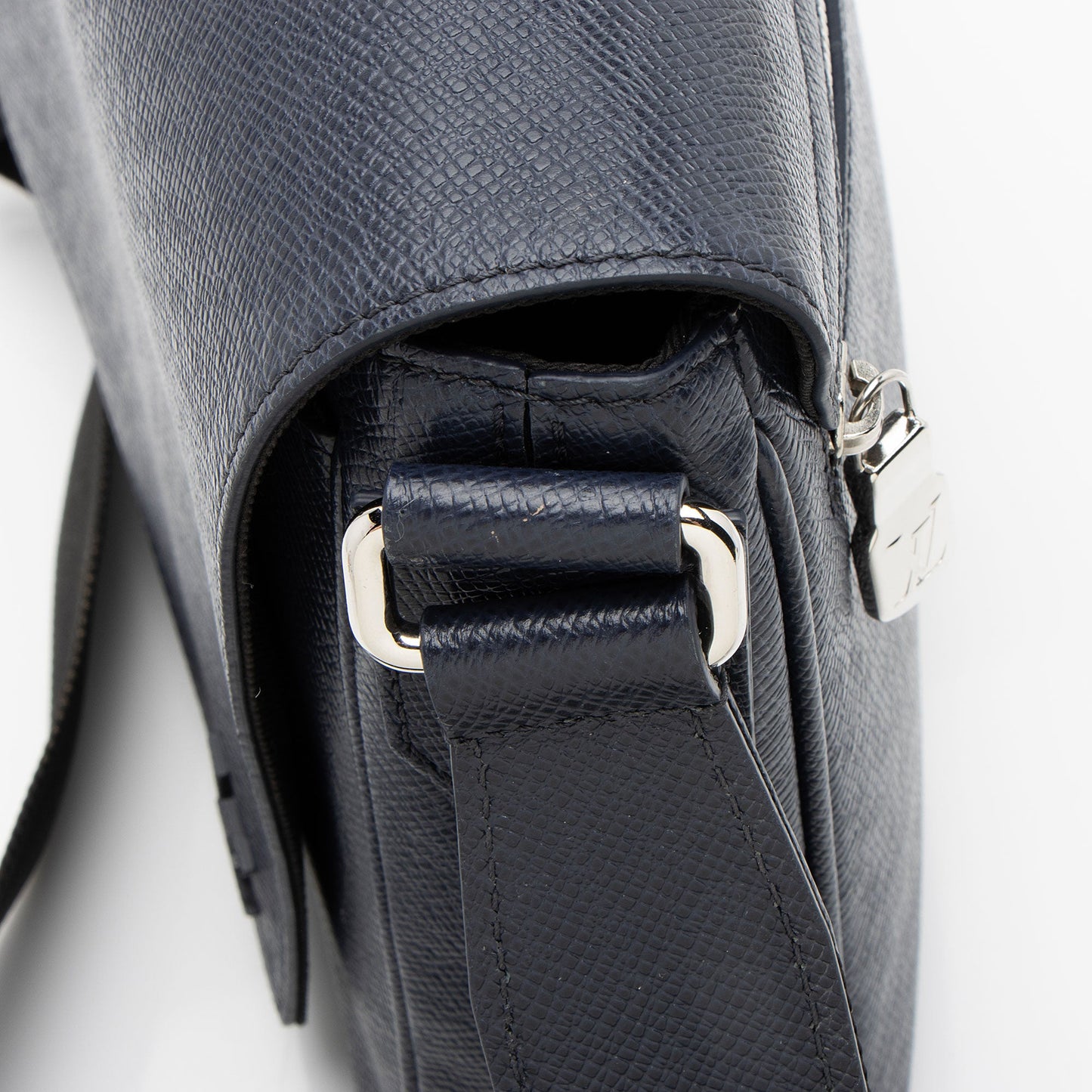 Louis Vuitton Taiga Leather District PM Messenger