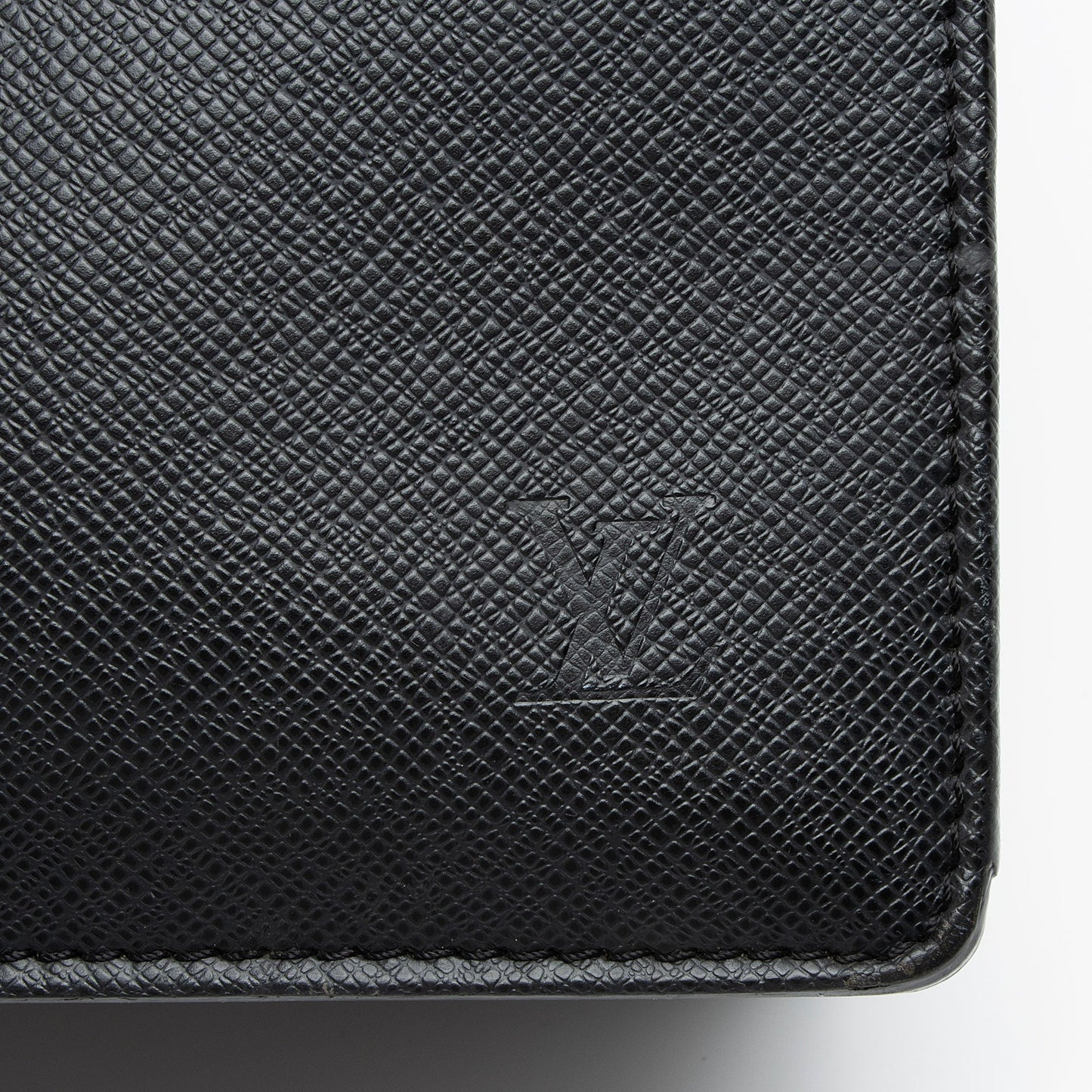 Louis Vuitton Taiga Leather Lozan Briefcase (SHF-9OeHvp)