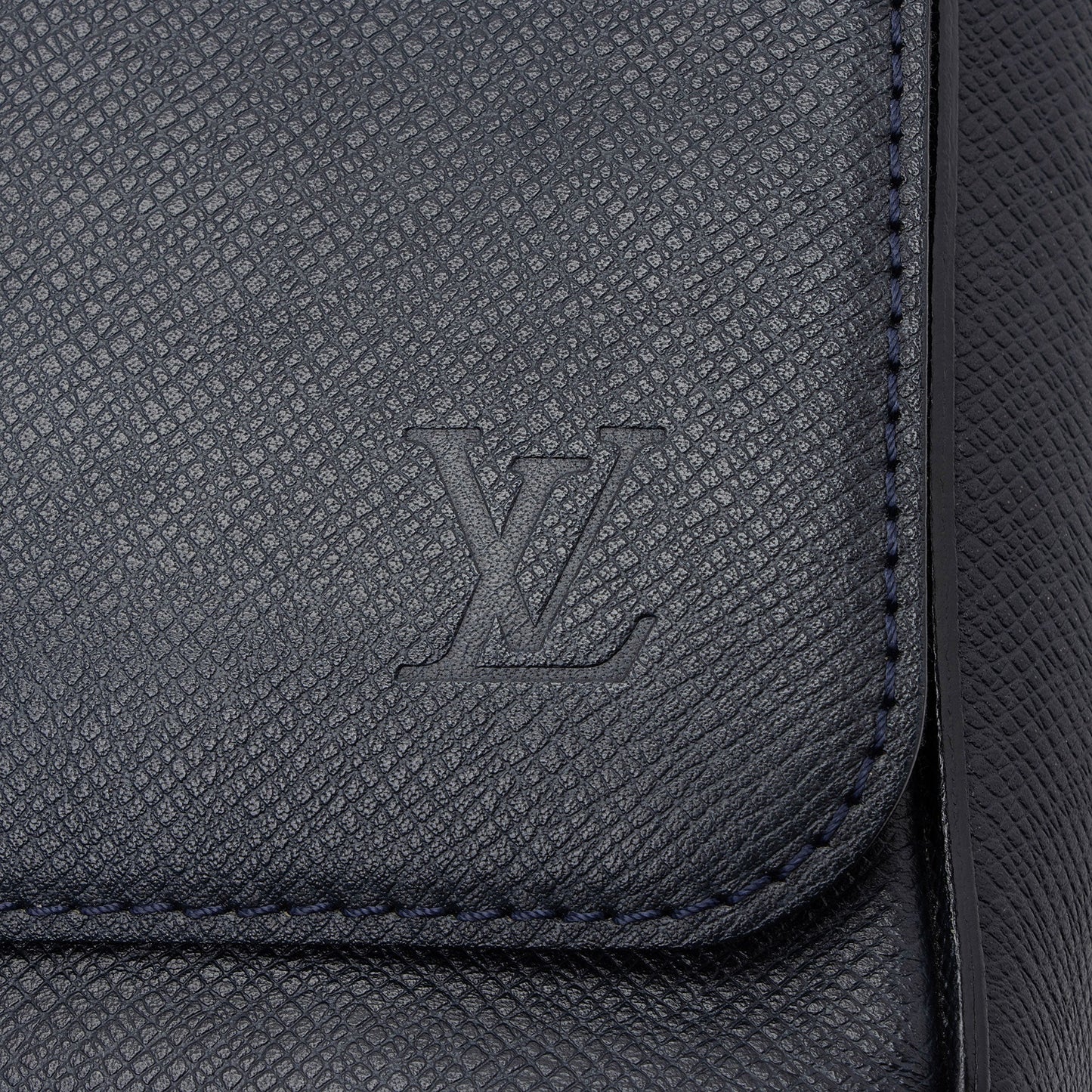 Louis Vuitton Taiga Leather Roman PM Messenger
