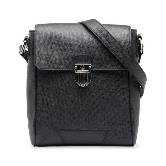 Louis Vuitton Taiga Luca (SHG-ePr5Wb)