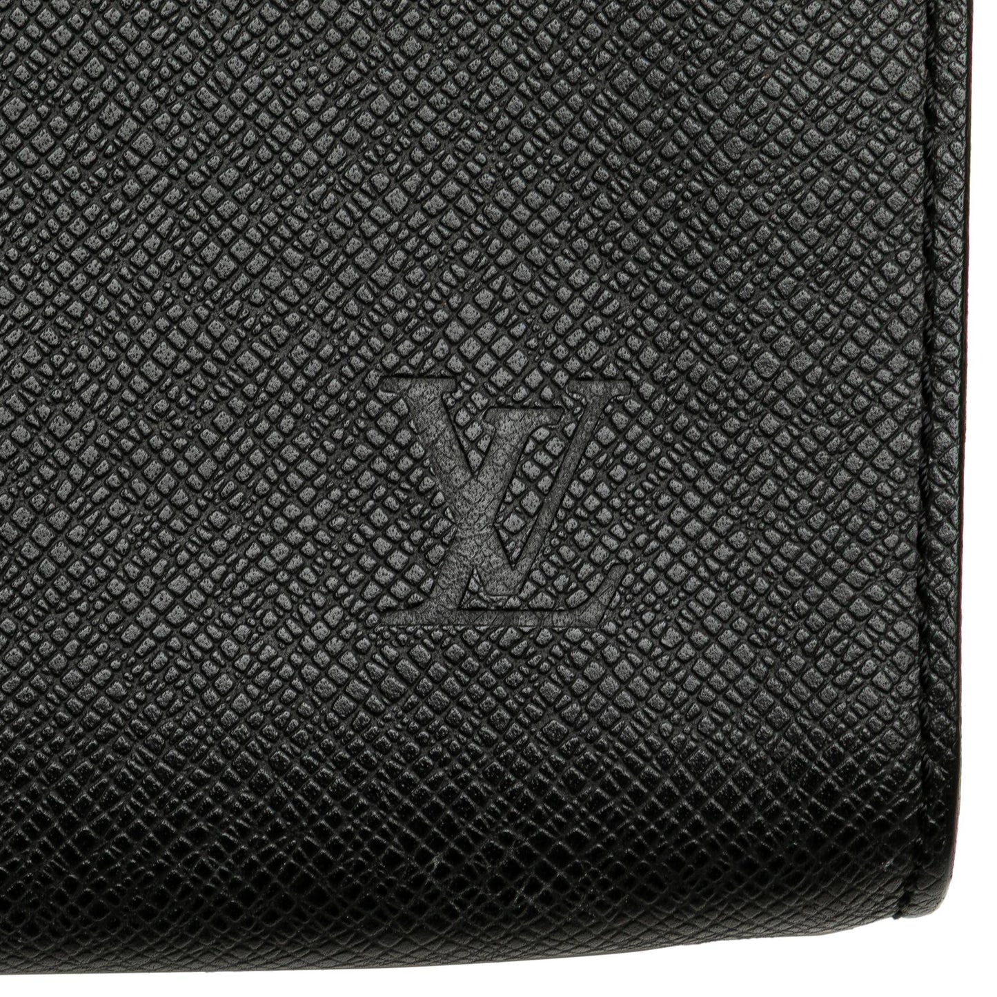 Louis Vuitton Taiga Minuto