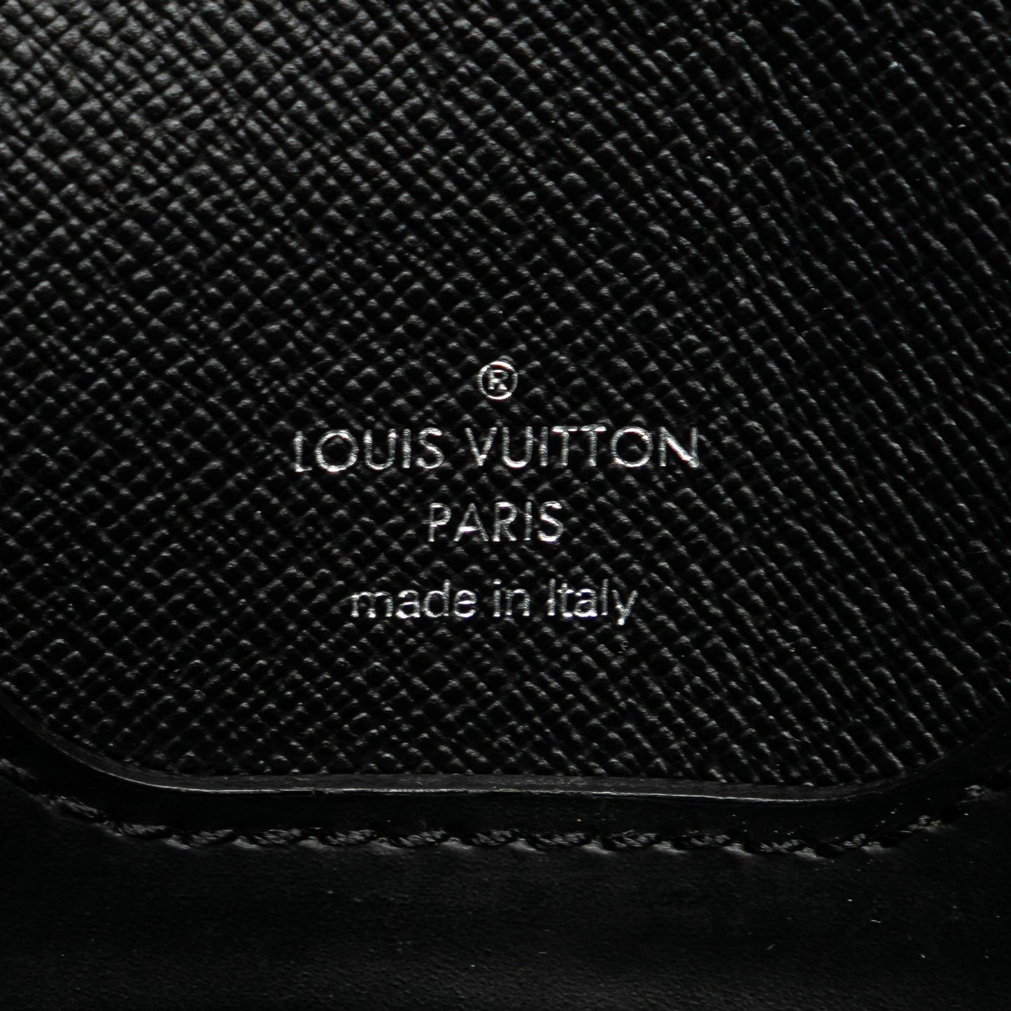 Louis Vuitton Taiga Minuto