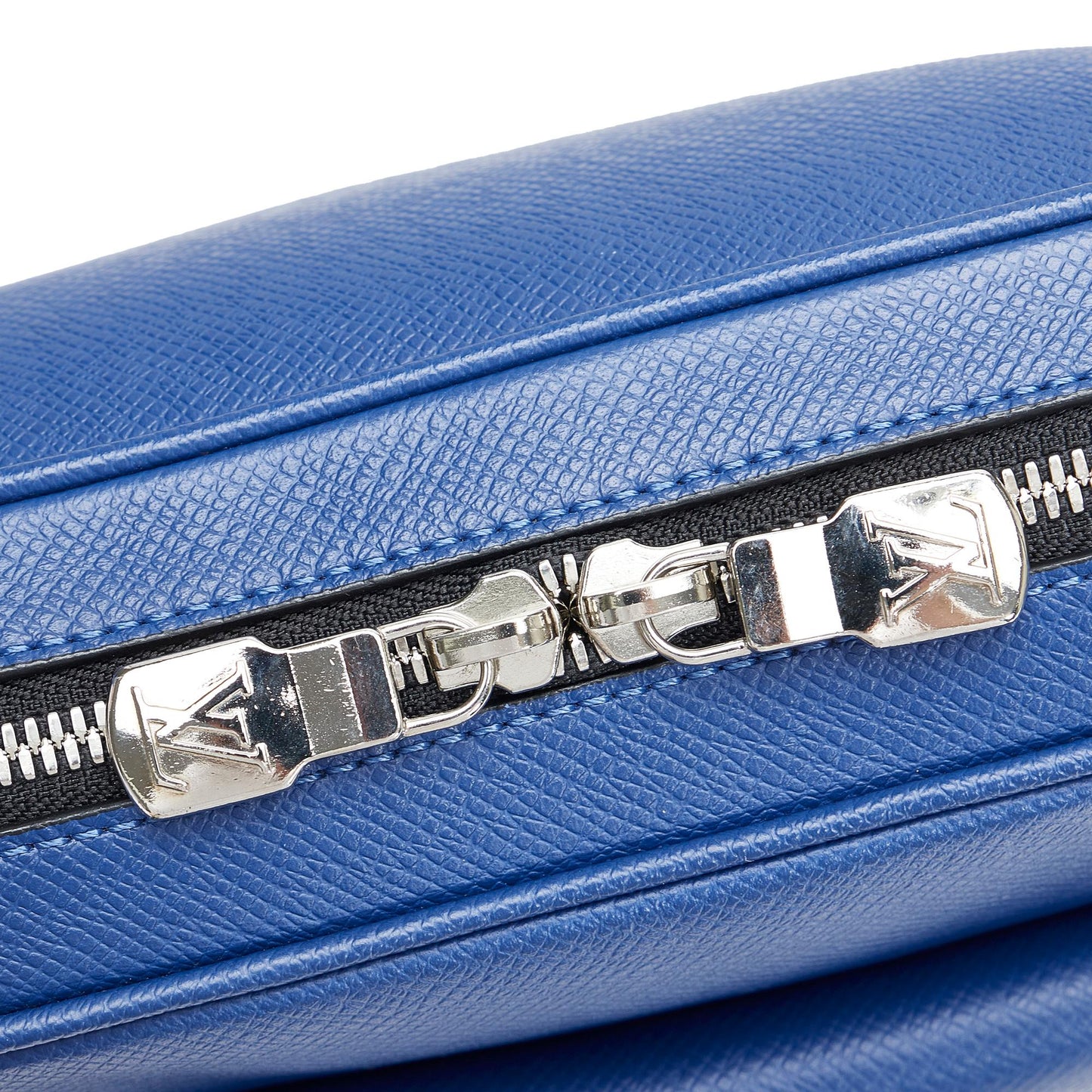 Louis Vuitton Taiga Outdoor Messenger PM (SHG-ICaYBe)