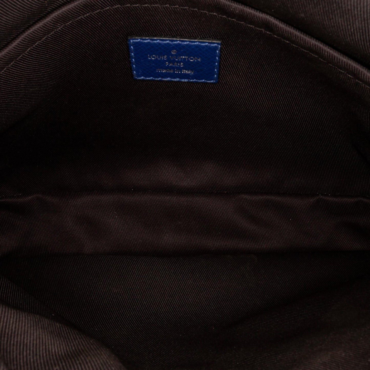 Louis Vuitton Taiga Outdoor Messenger PM (SHG-yMuxw1)