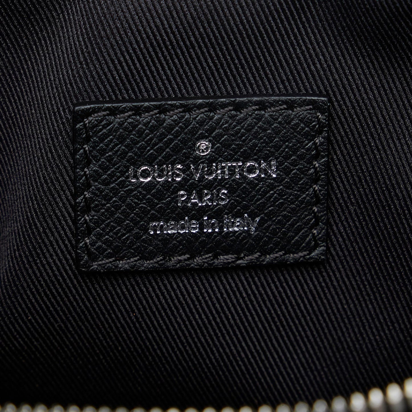 Louis Vuitton Taiga Outdoor Messenger (SHG-KGIqgl)