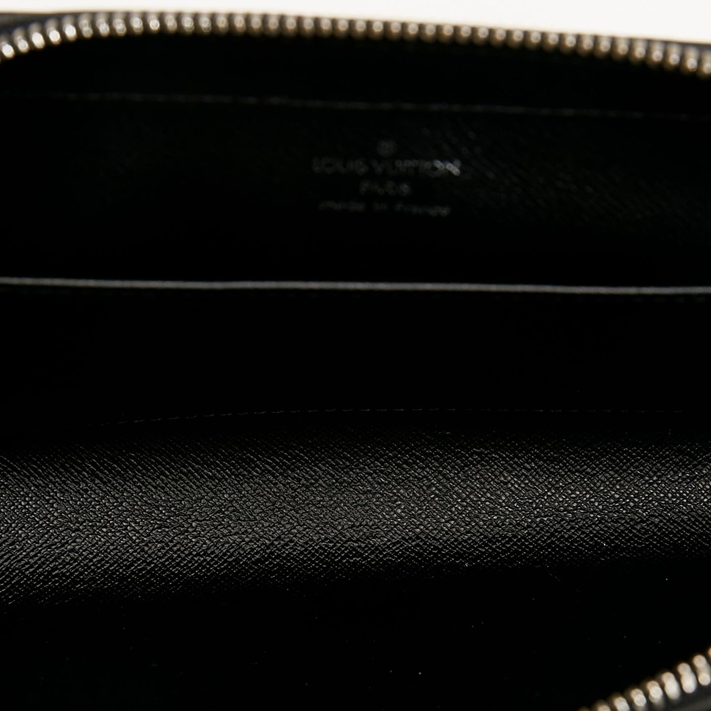 Louis Vuitton Taiga Pochette Baikal (SHG-37920)