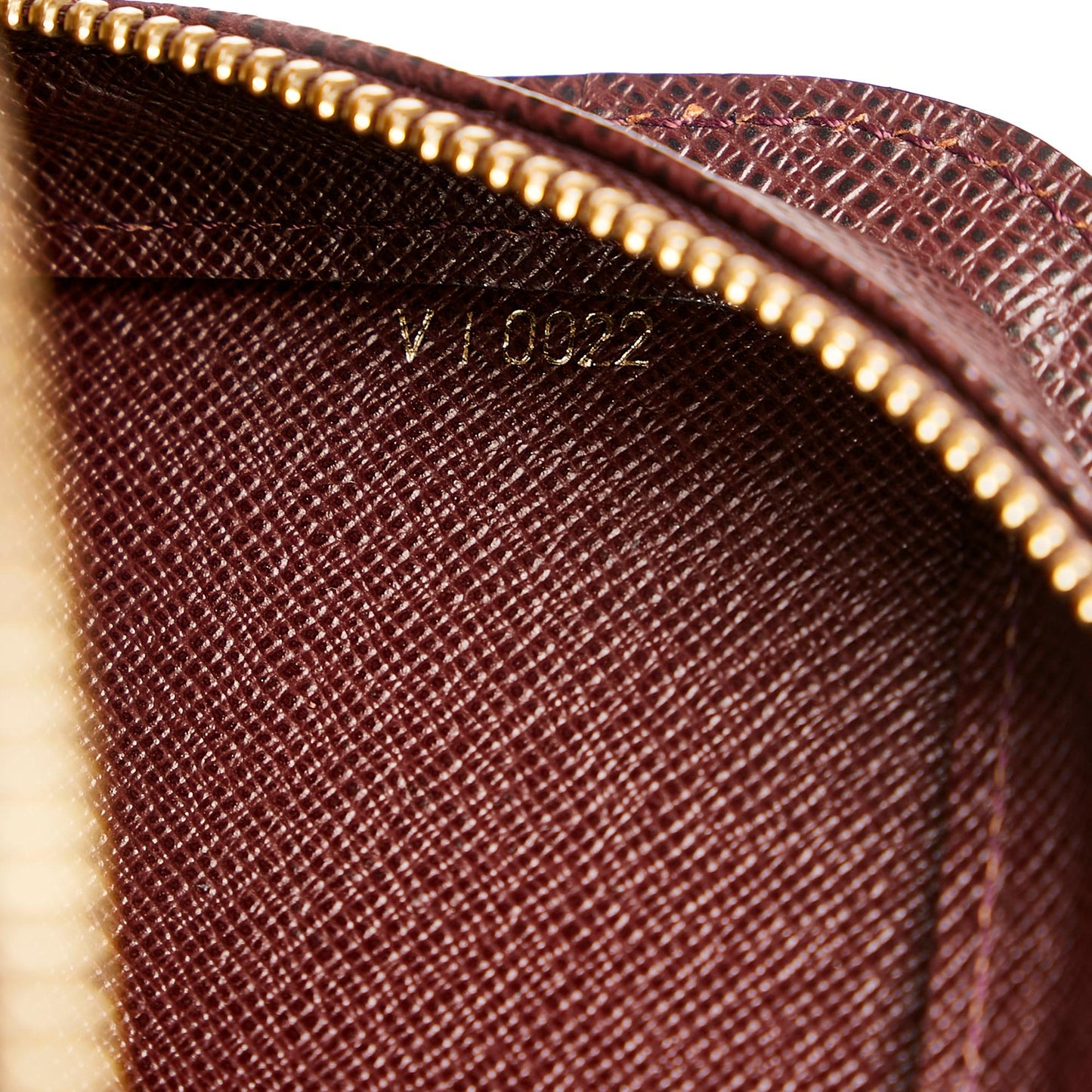 Louis Vuitton Taiga Pochette Baikal (SHG-TvP1vG)