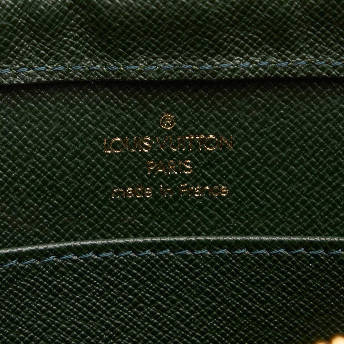 Louis Vuitton Taiga Pochette Baikal (SHG-LpJrgk)