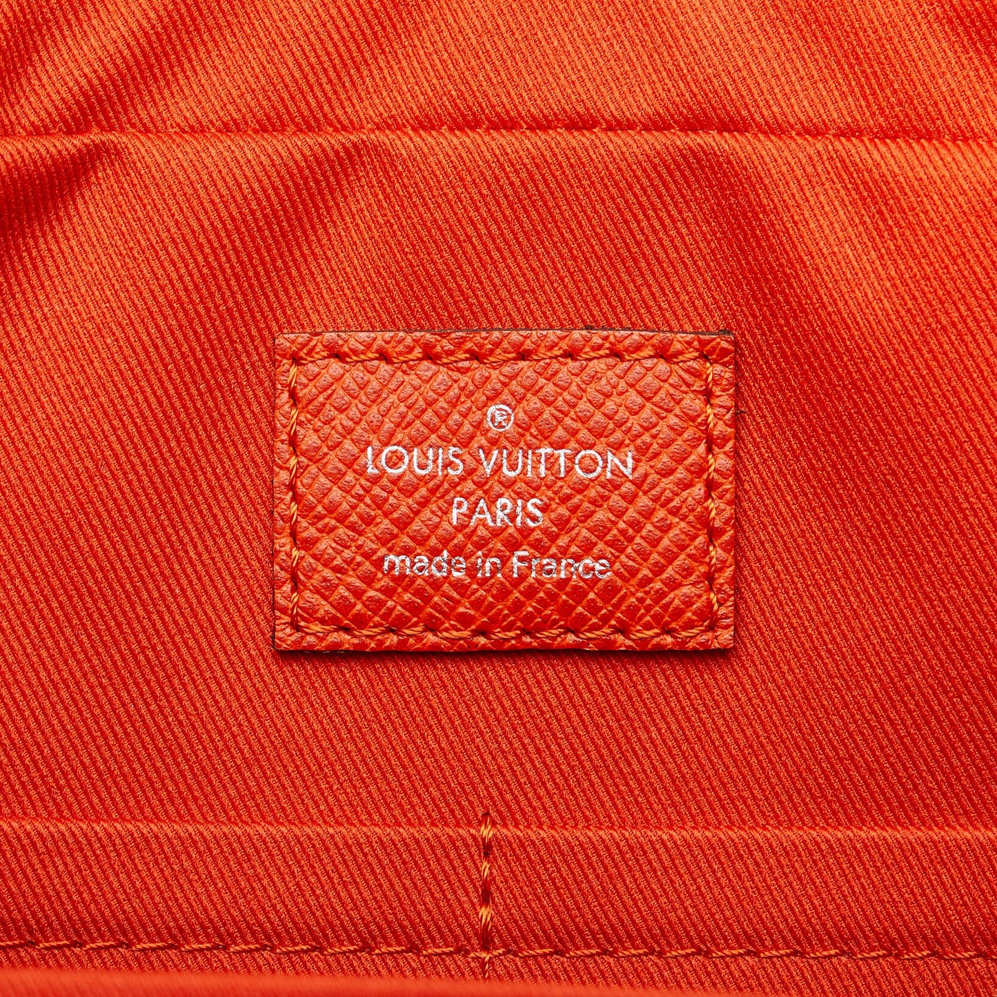 Louis Vuitton Taiga Porte-Documents Voyage PM (SHG-AP4Dey)