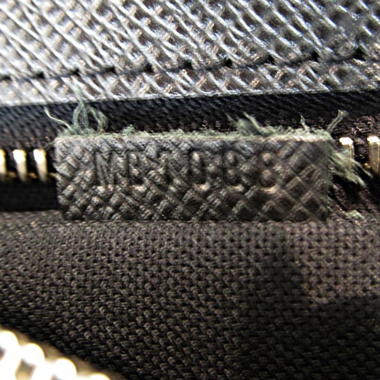 Louis Vuitton Taiga Porte Ordinateur Odessa (SHG-nufyy5)