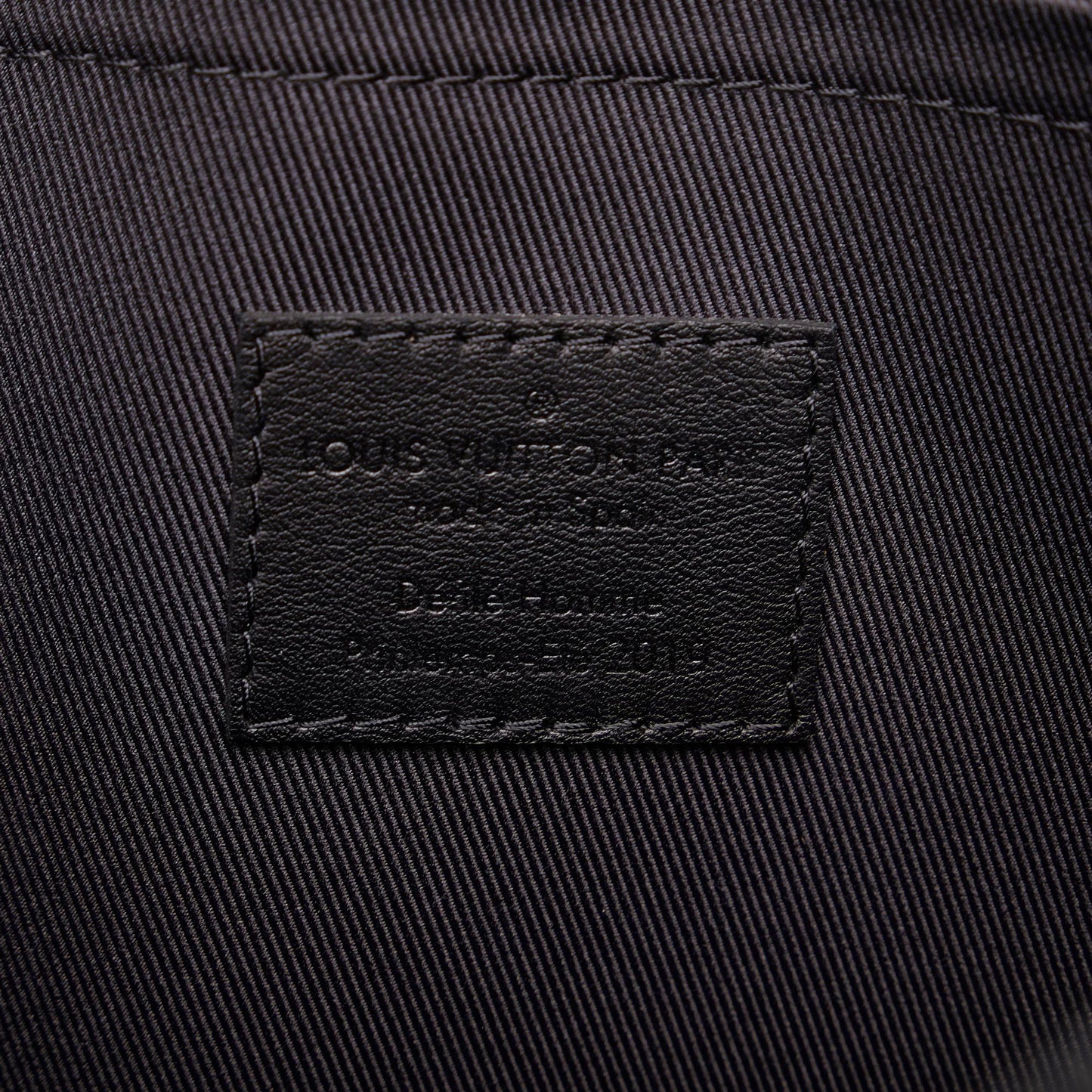 Louis Vuitton Taiga Rainbow Pochette A4 (SHG-StdqCP)