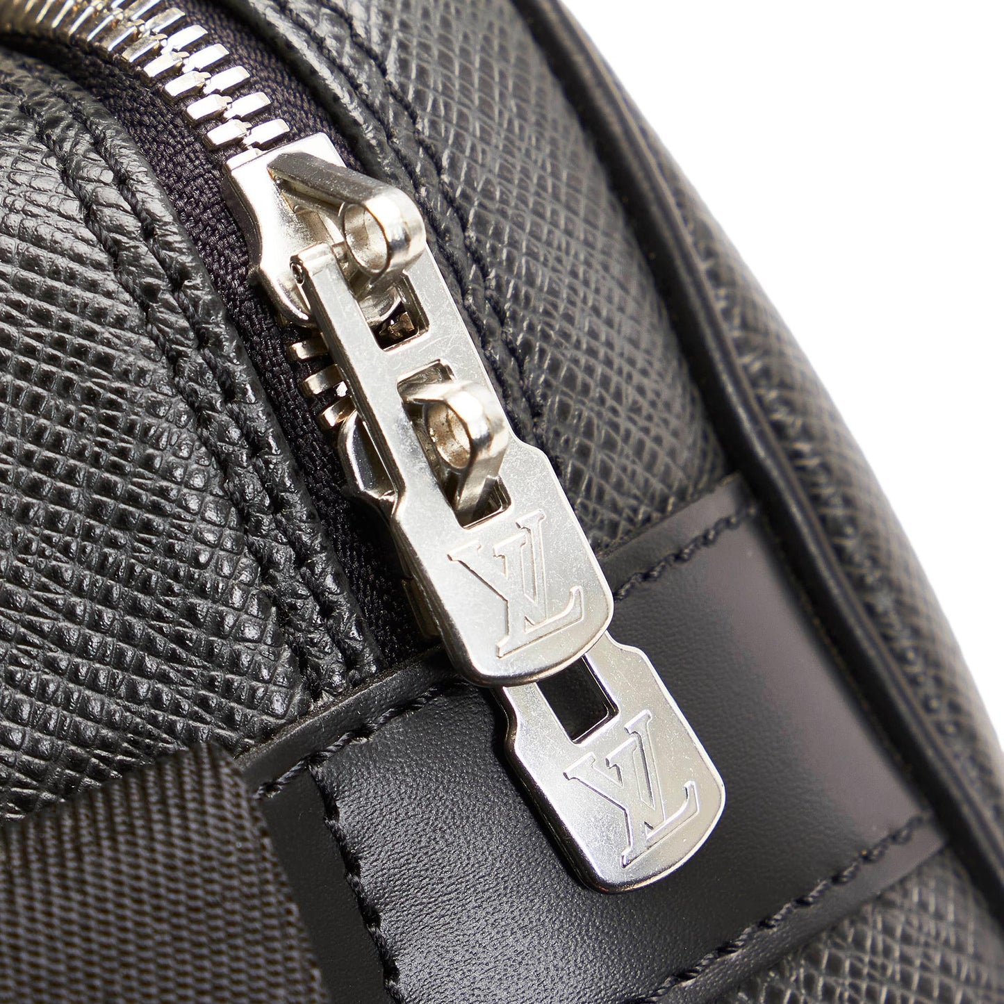 Louis Vuitton Taiga Reporter PM (SHG-30042)