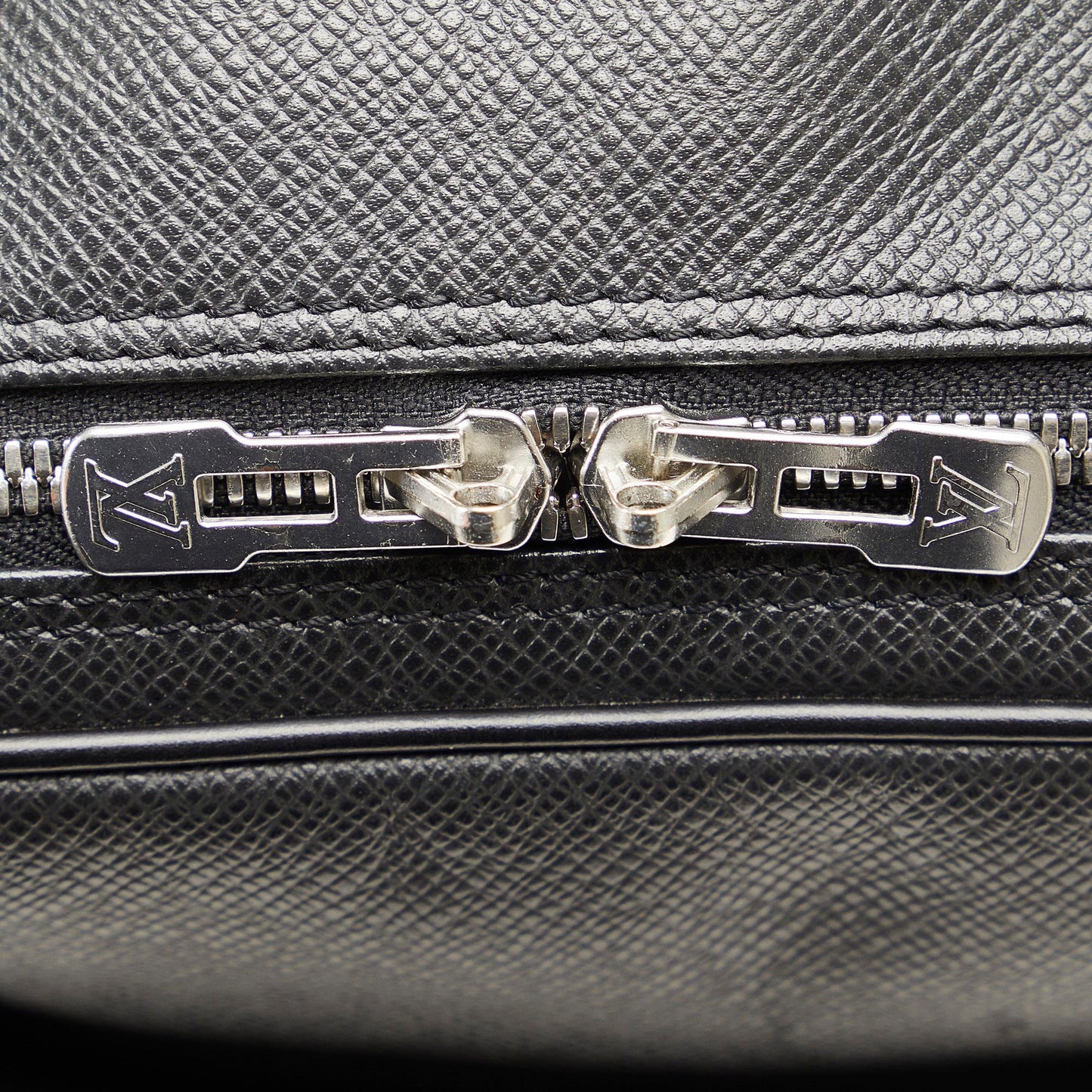 Louis Vuitton Taiga Reporter PM (SHG-4cFj1G)