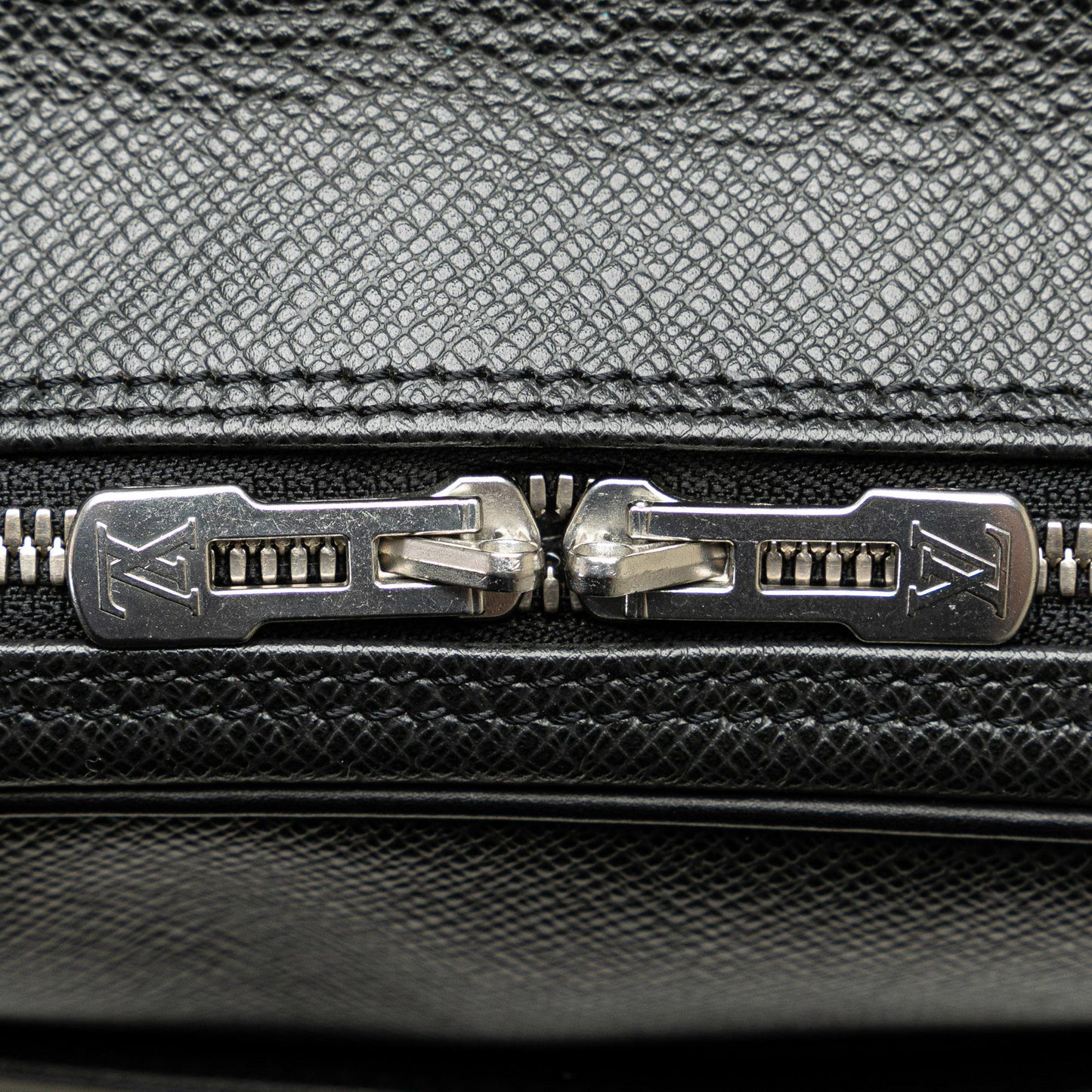 Louis Vuitton Taiga Reporter PM (SHG-f2dwZU)