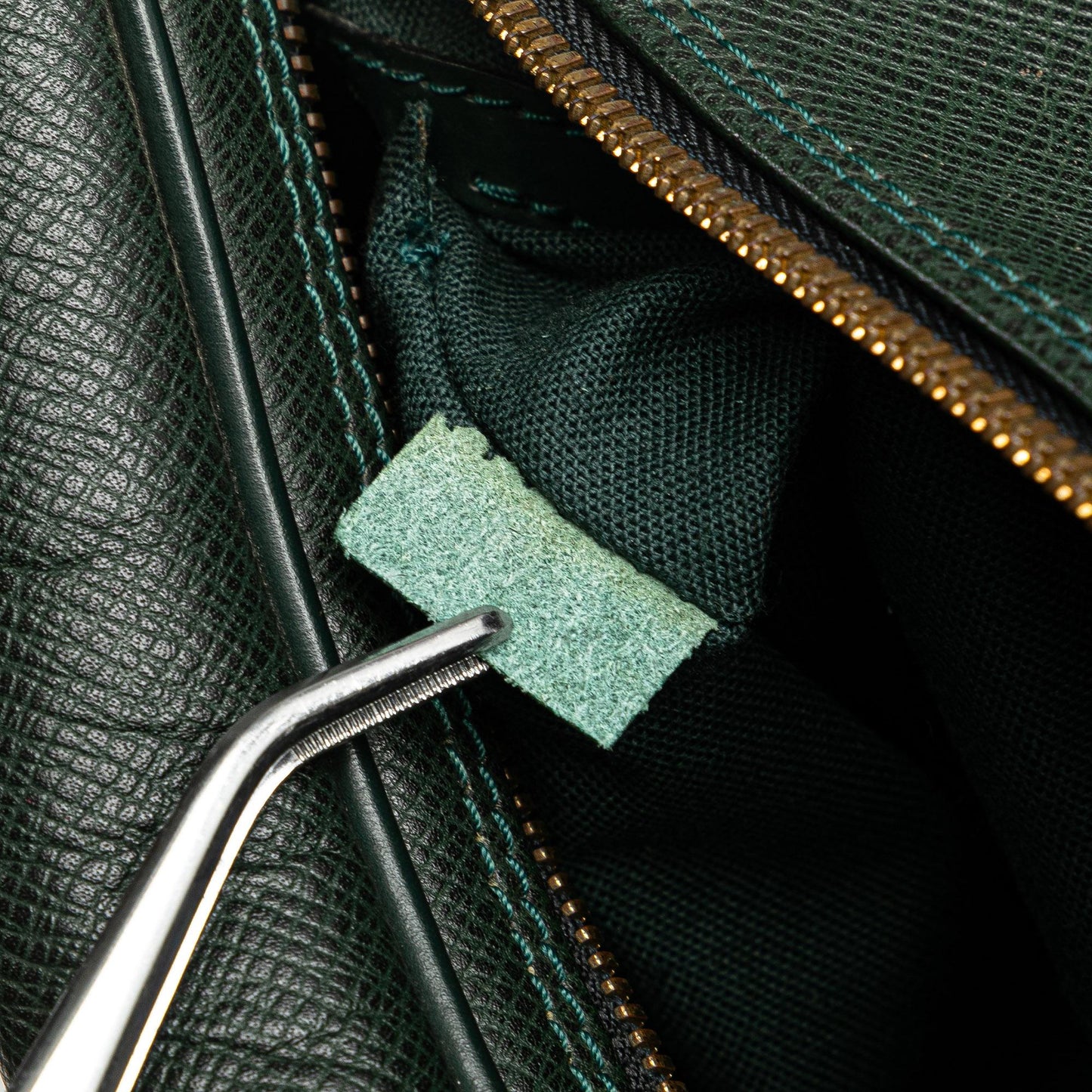 Louis Vuitton Taiga Reporter PM (SHG-Y2uneQ)