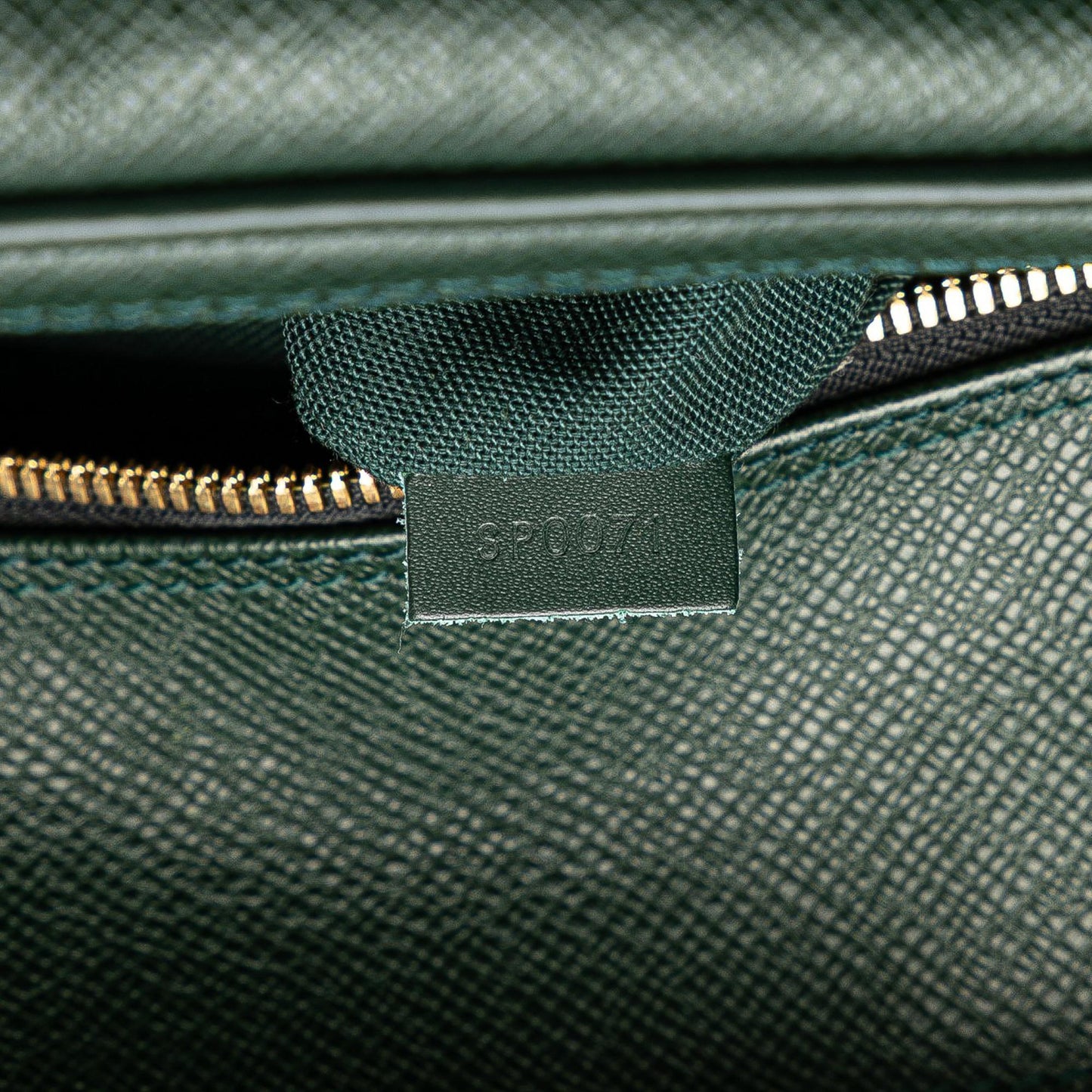Louis Vuitton Taiga Reporter PM
