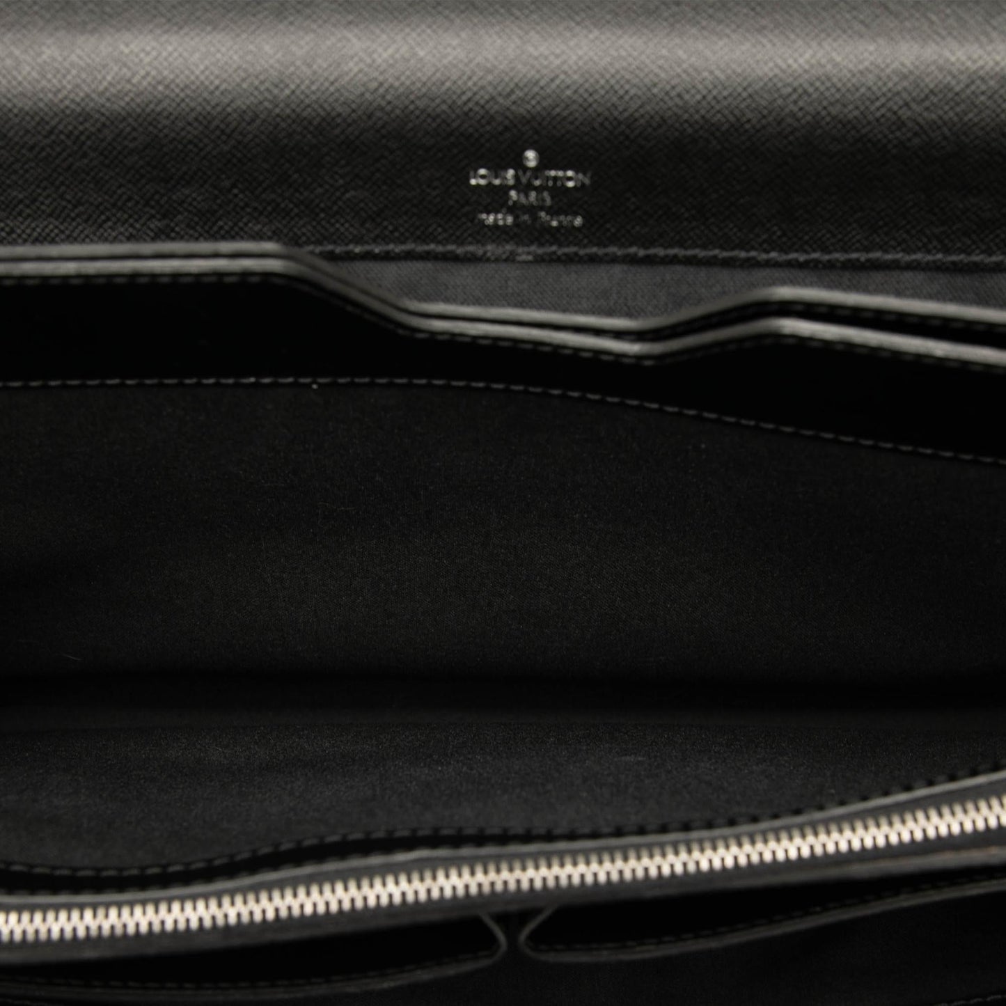 Louis Vuitton Taiga Robusto 1