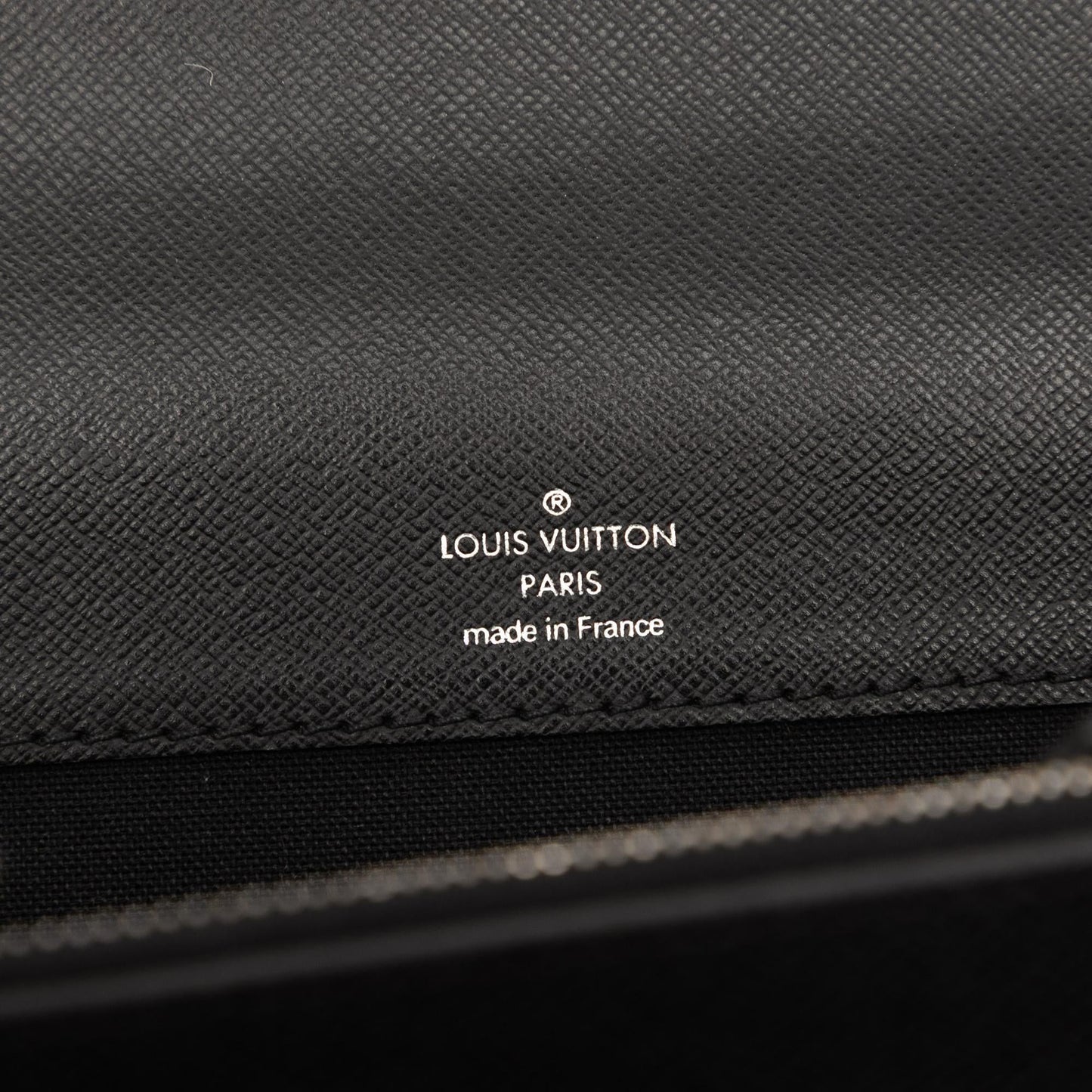 Louis Vuitton Taiga Robusto 2