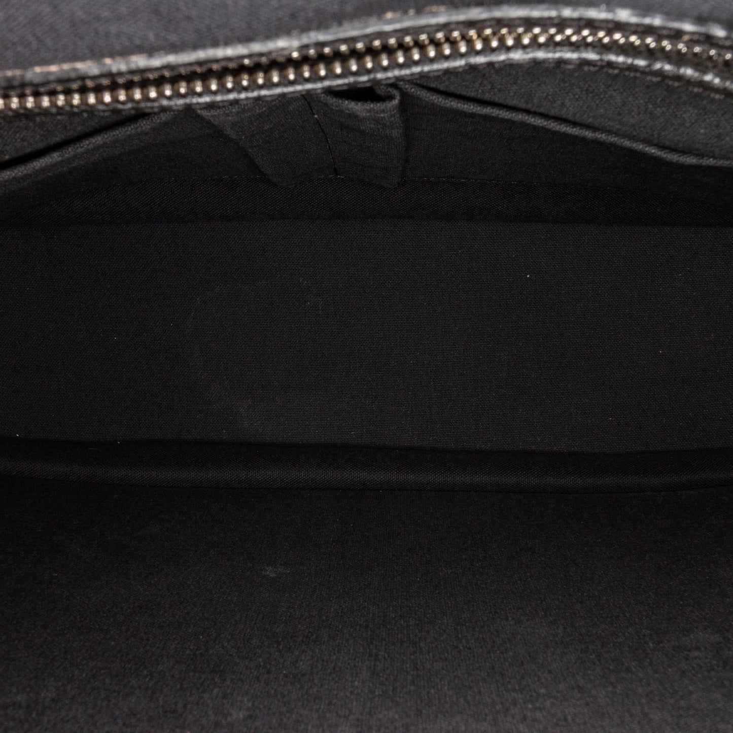 Louis Vuitton Taiga Roman MM (SHG-28770)