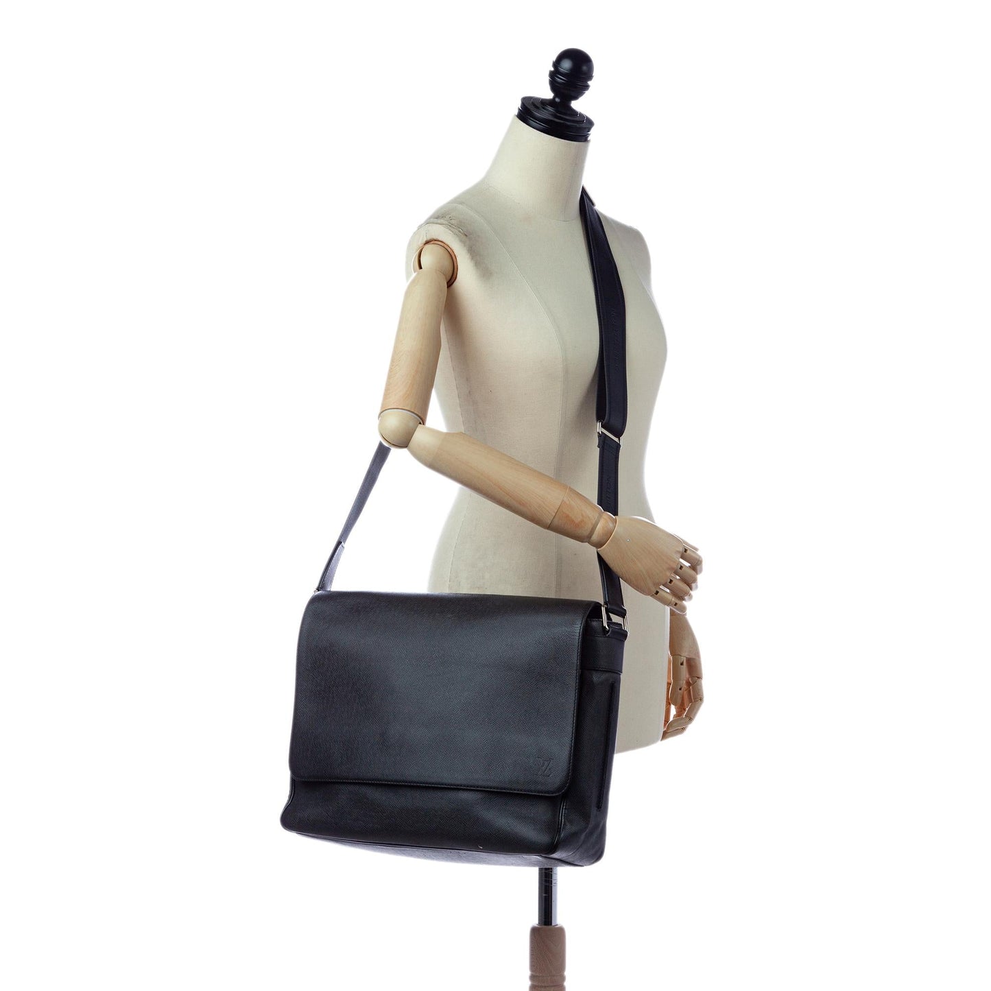 Louis Vuitton Taiga Roman MM (SHG-28770)