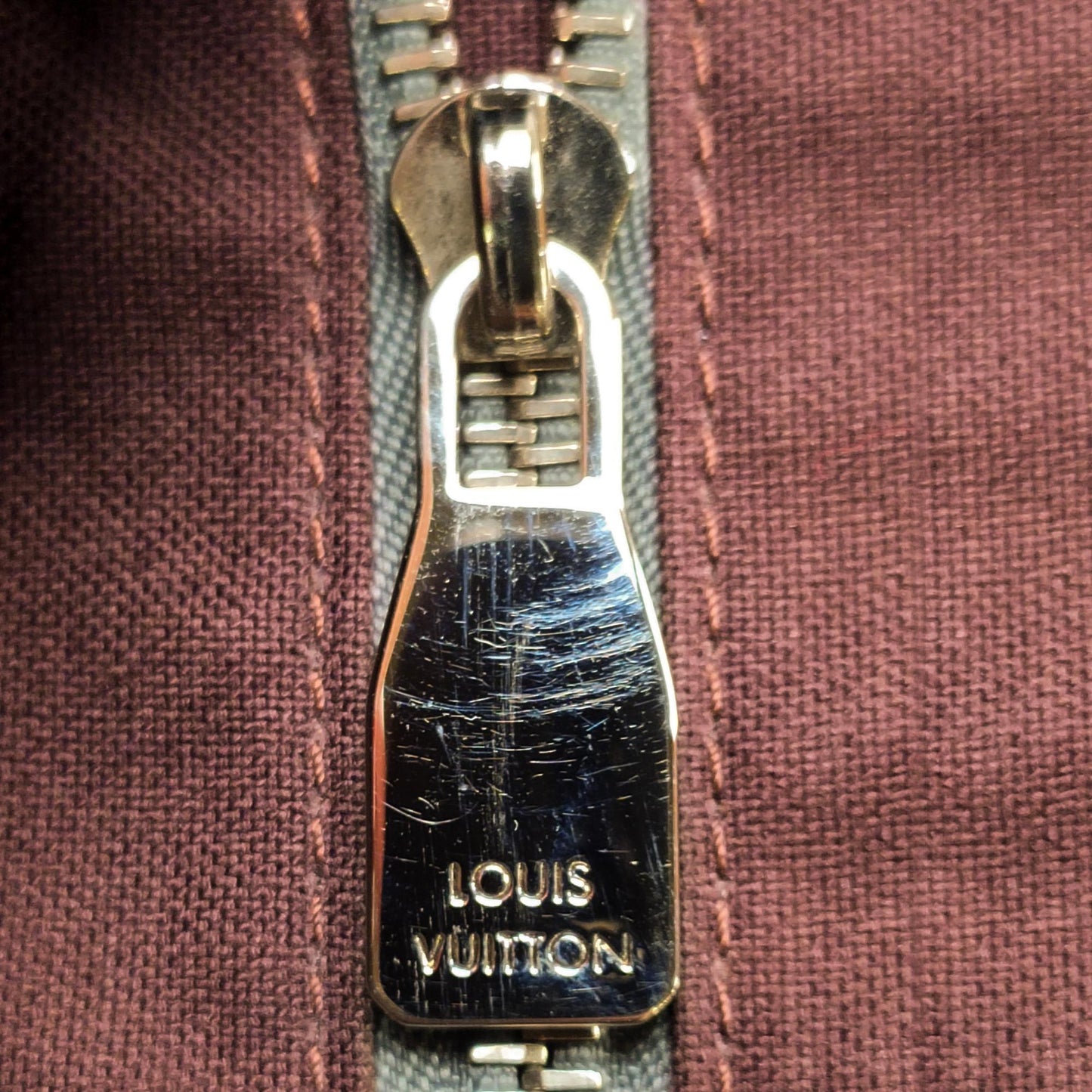 Louis Vuitton Taiga Roman MM (SHG-35539)