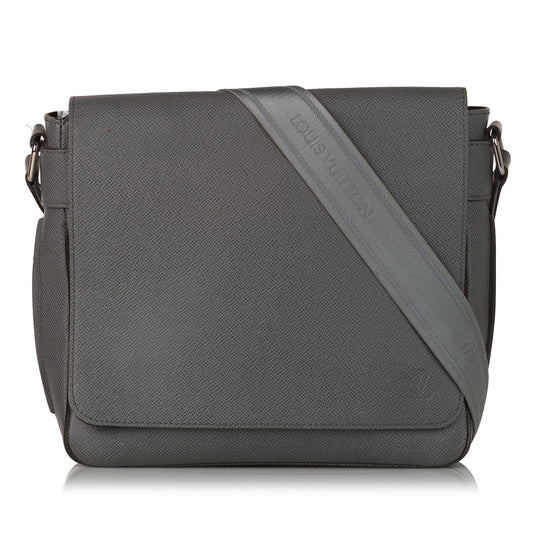 Louis Vuitton Taiga Roman MM (SHG-35539)