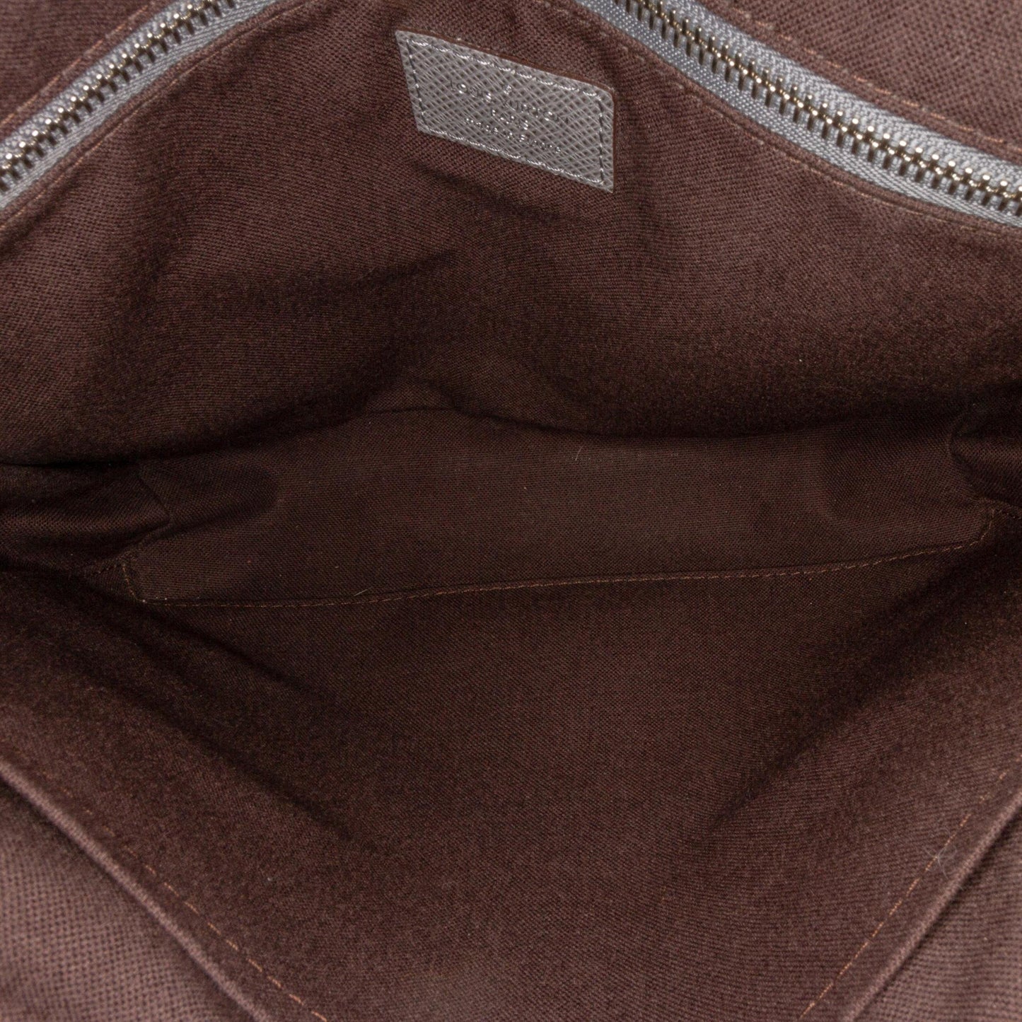 Louis Vuitton Taiga Roman MM (SHG-35539)