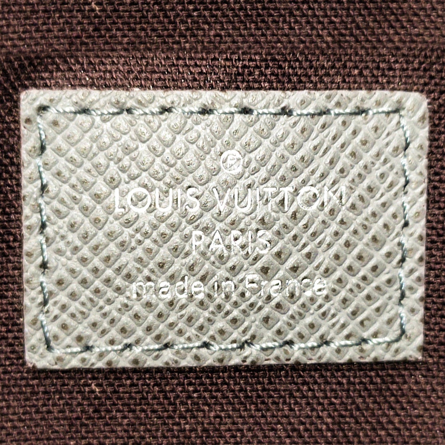 Louis Vuitton Taiga Roman MM (SHG-35539)
