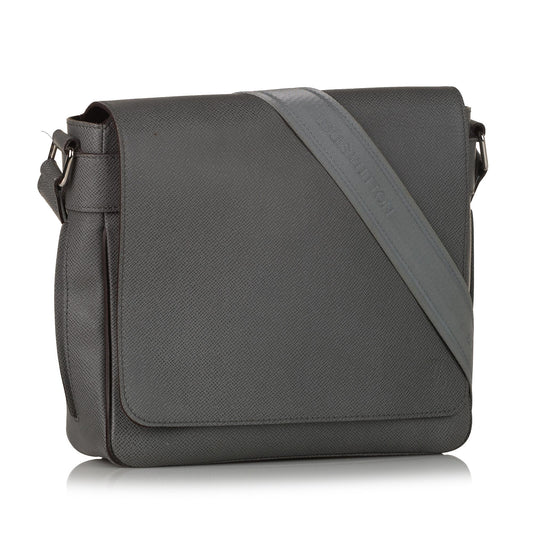 Louis Vuitton Taiga Roman MM (SHG-35539)