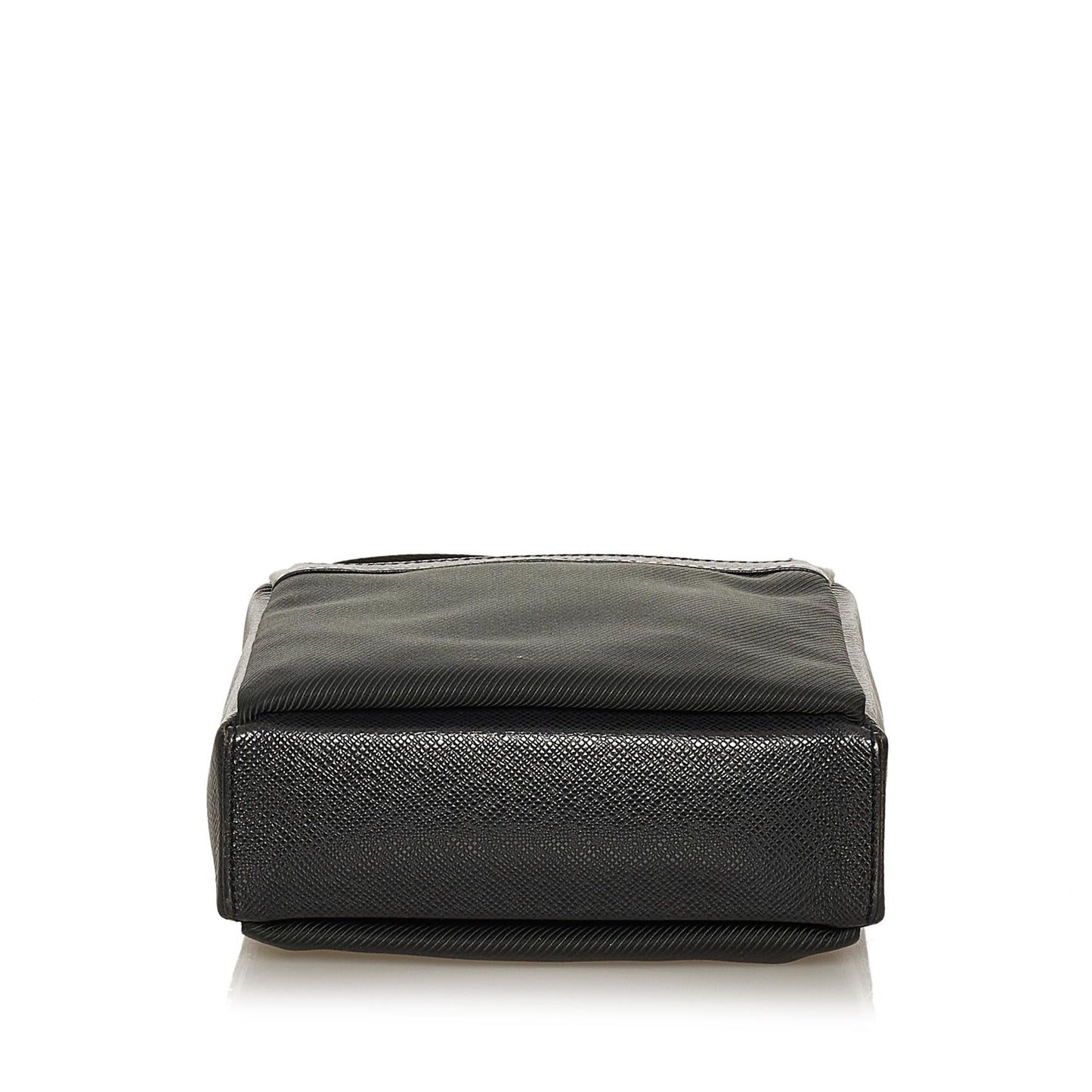 Louis Vuitton Taiga Sayan (SHG-28875)
