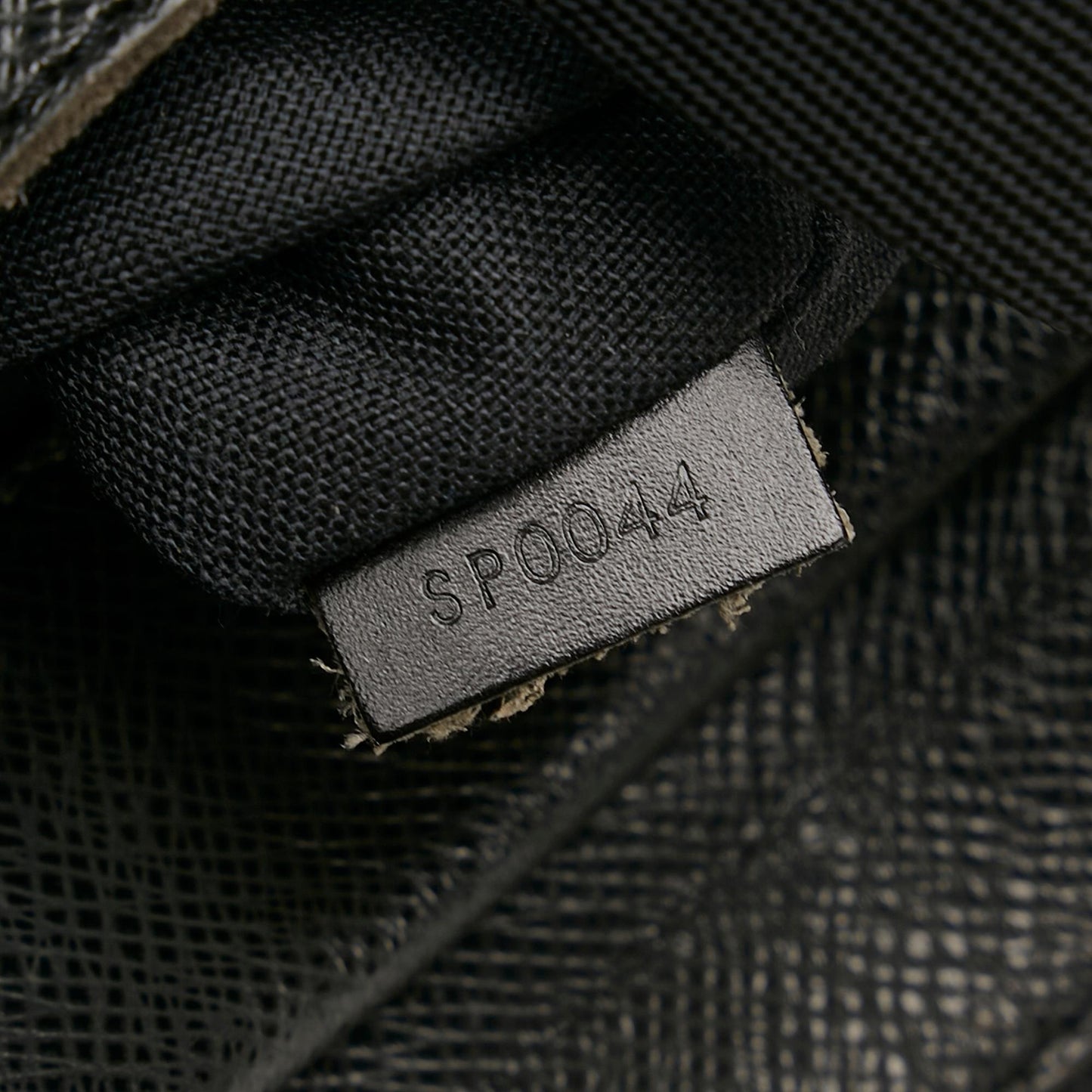 Louis Vuitton Taiga Sayan (SHG-28875)