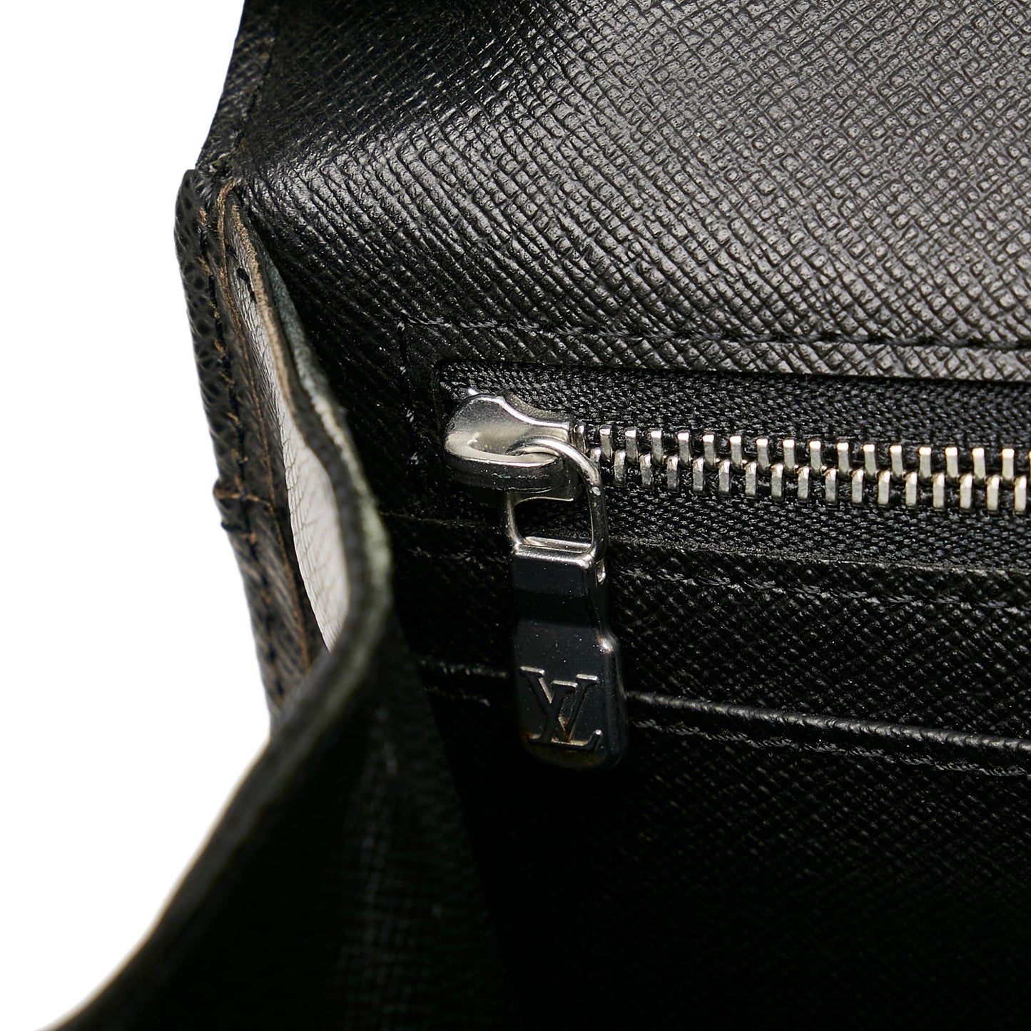 Louis Vuitton Taiga Selenga (SHG-32527)