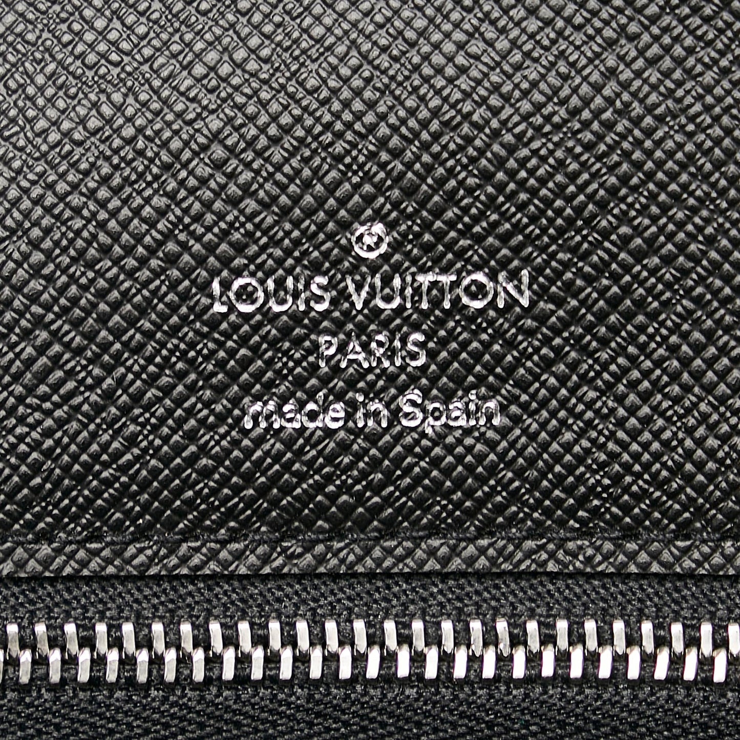 Louis Vuitton Taiga Selenga (SHG-ac5zUF)