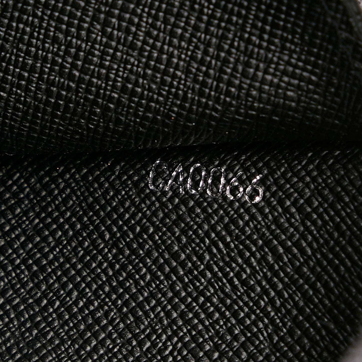 Louis Vuitton Taiga Selenga (SHG-kkI6hN)