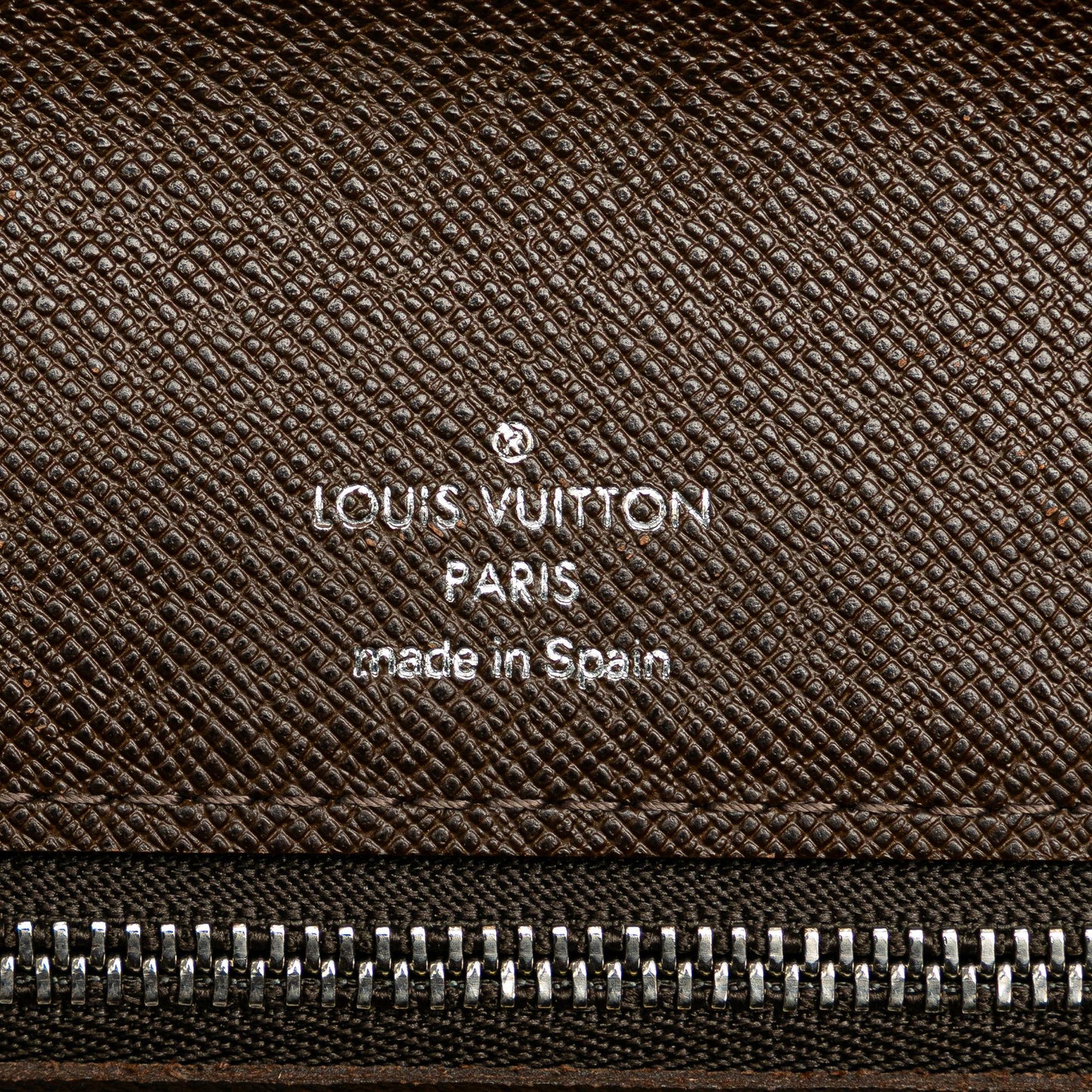 Louis Vuitton Taiga Selenga (SHG-sr5oLY)