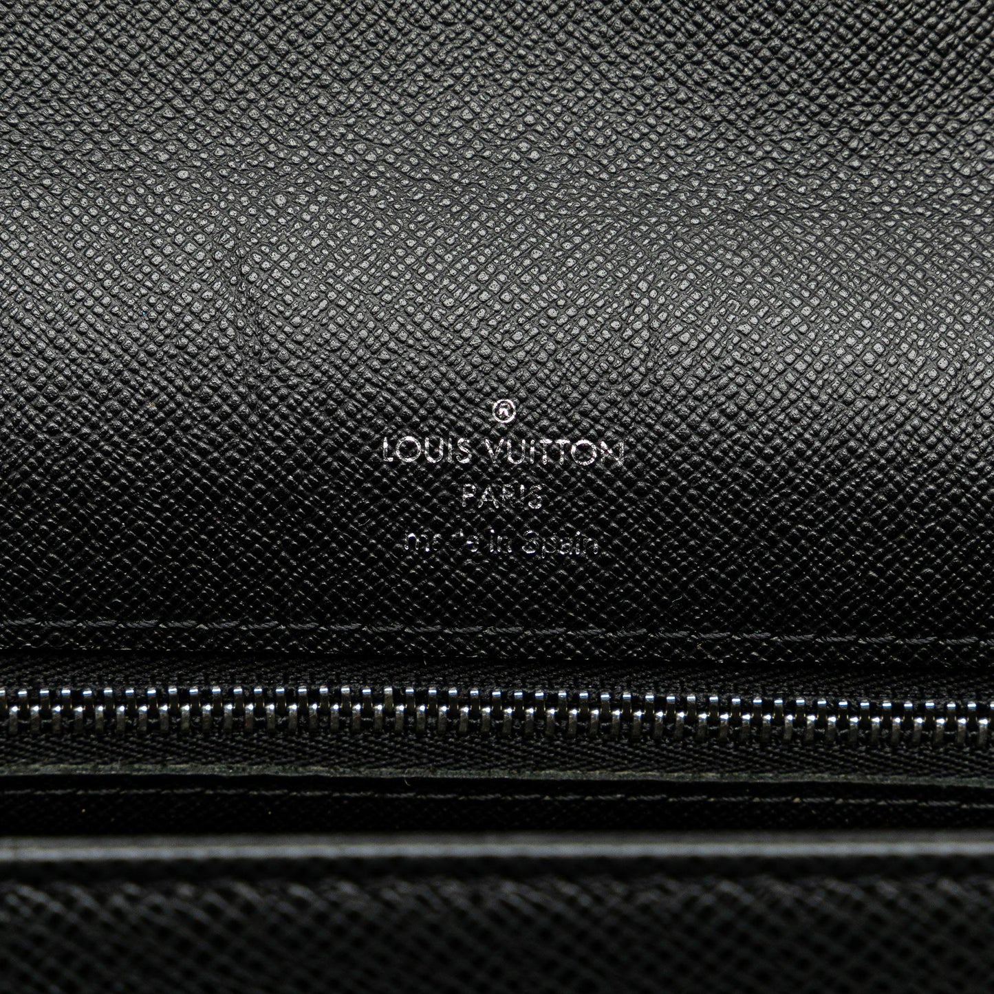 Louis Vuitton Taiga Selenga (SHG-pd0GnY)
