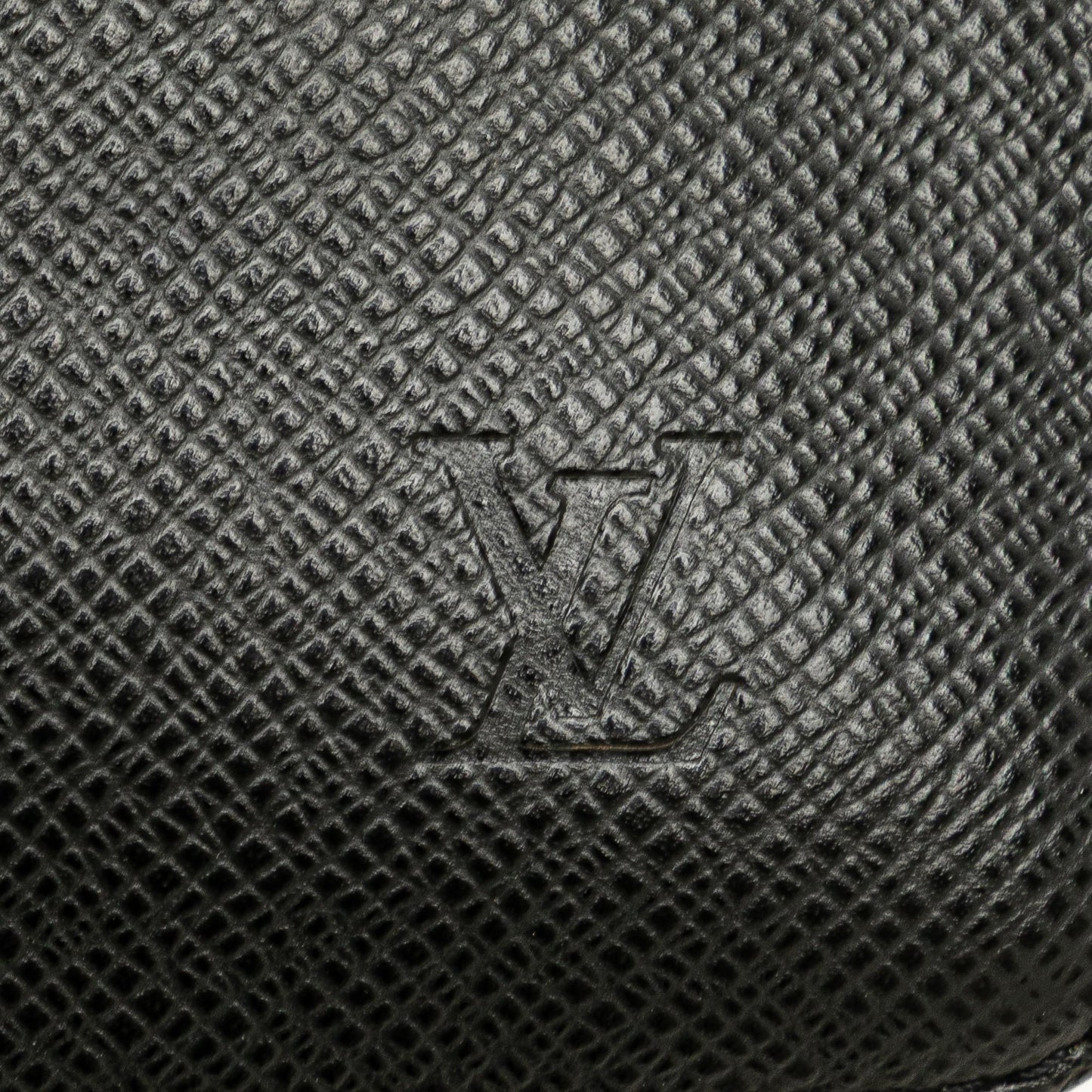 Louis Vuitton Taiga Selenga