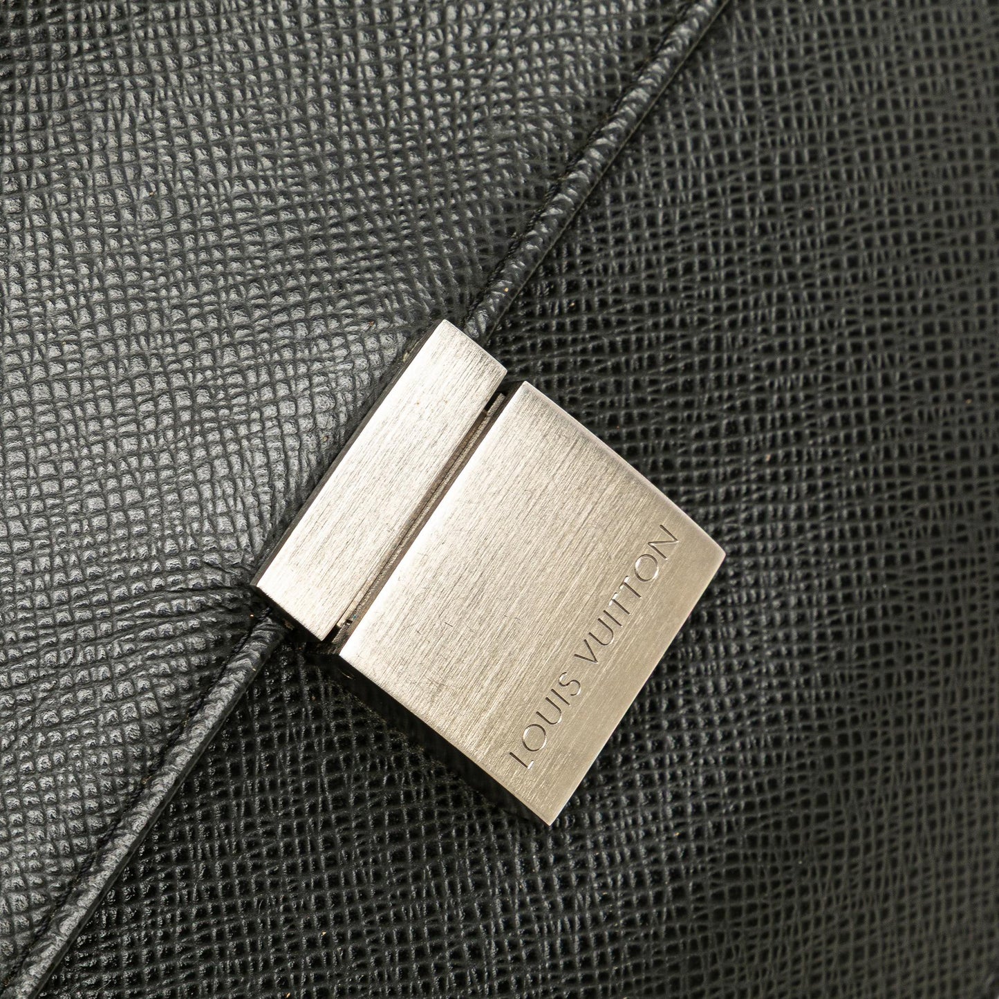 Louis Vuitton Taiga Selenga